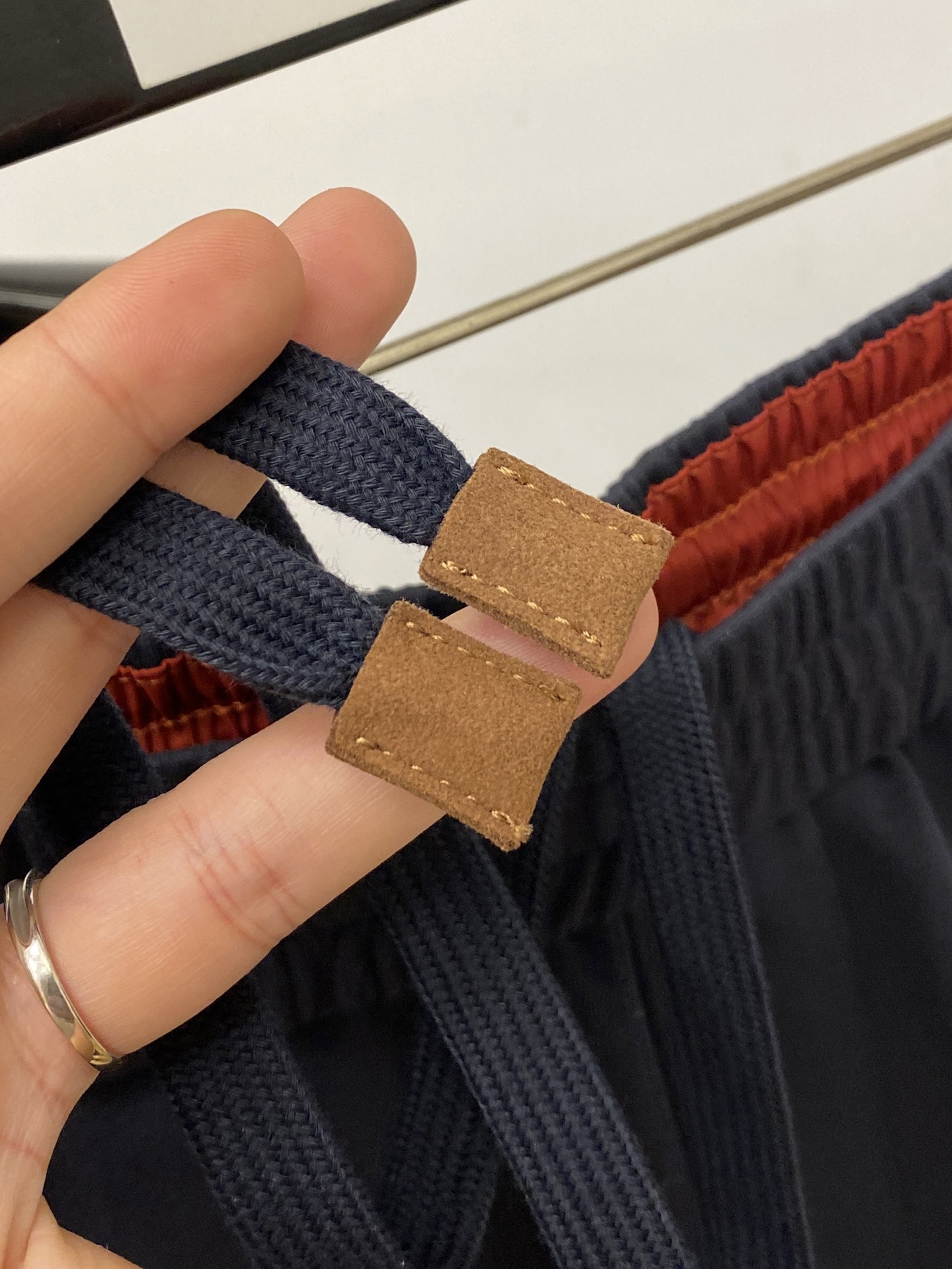 Brunello Cucinelli、2026爆款休闲短裤 高弹显瘦必爆简约百搭爆款，做工精细，每一针都