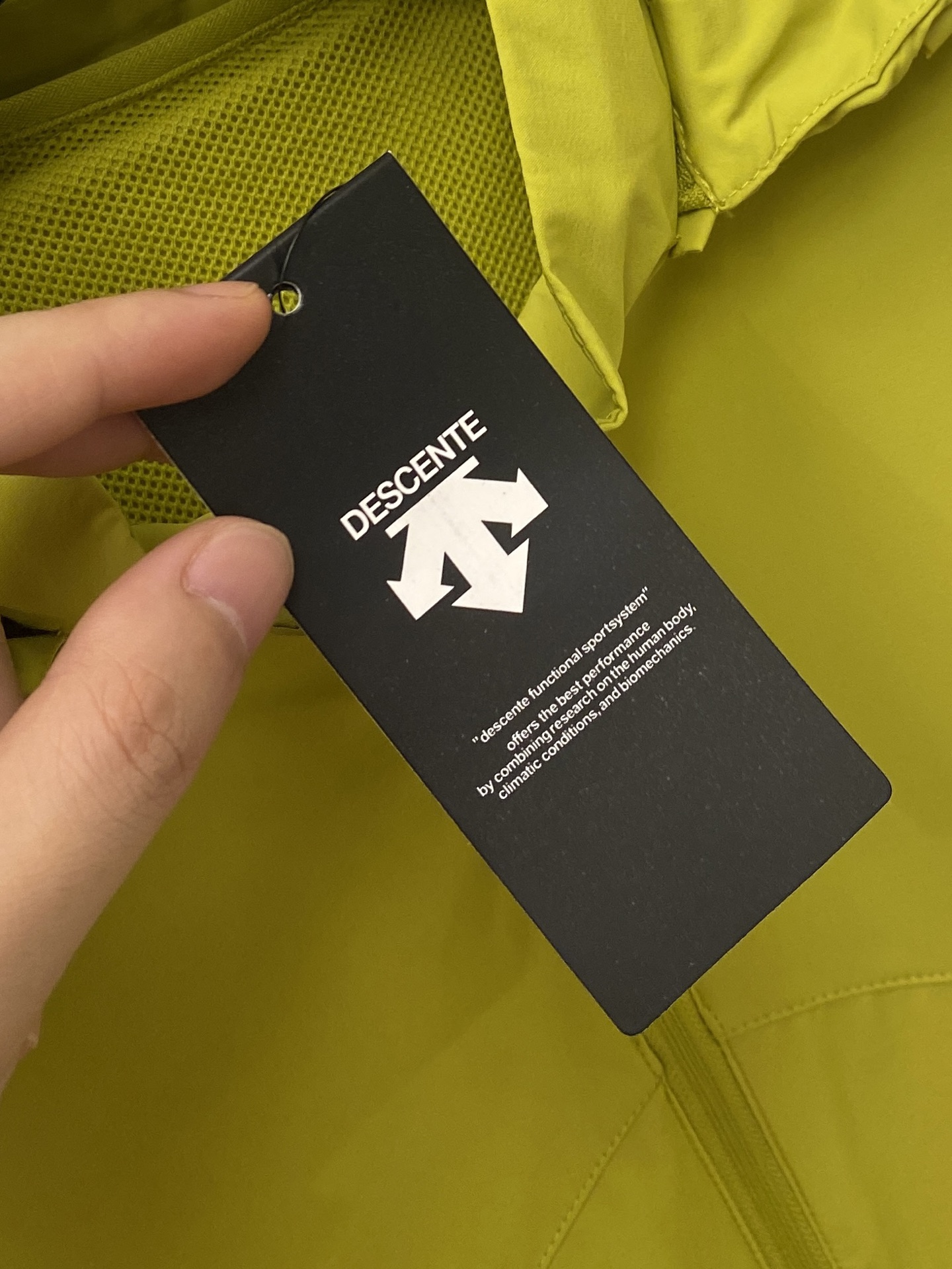 DESCENTE迪桑特、2026新品防晒衣外套，帅气时尚，肩部顶级印胶图案logo，简约百搭款。面料棉 