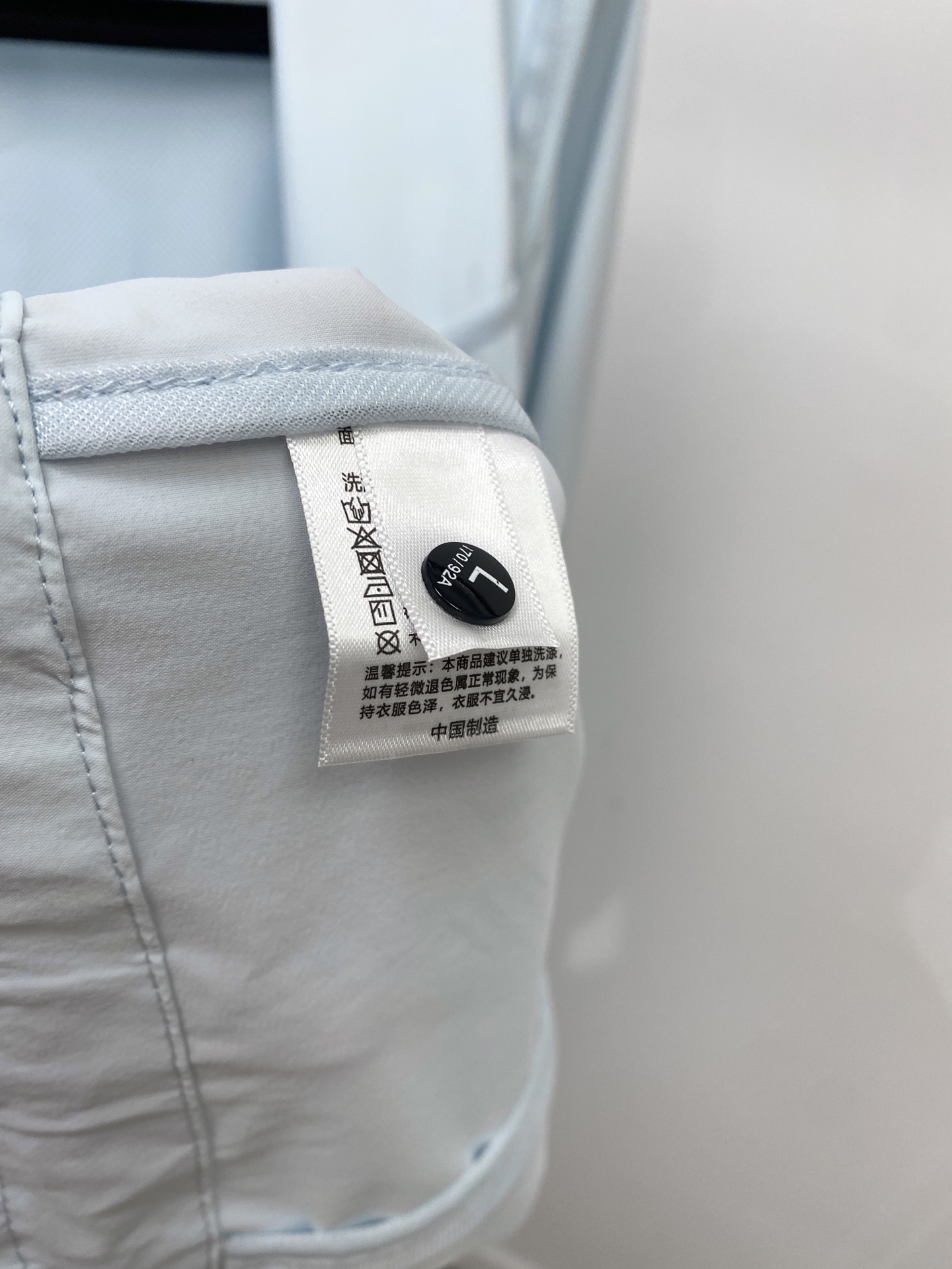DESCENTE迪桑特、2026新品防晒衣外套，帅气时尚，肩部顶级印胶图案logo，简约百搭款。面料棉 