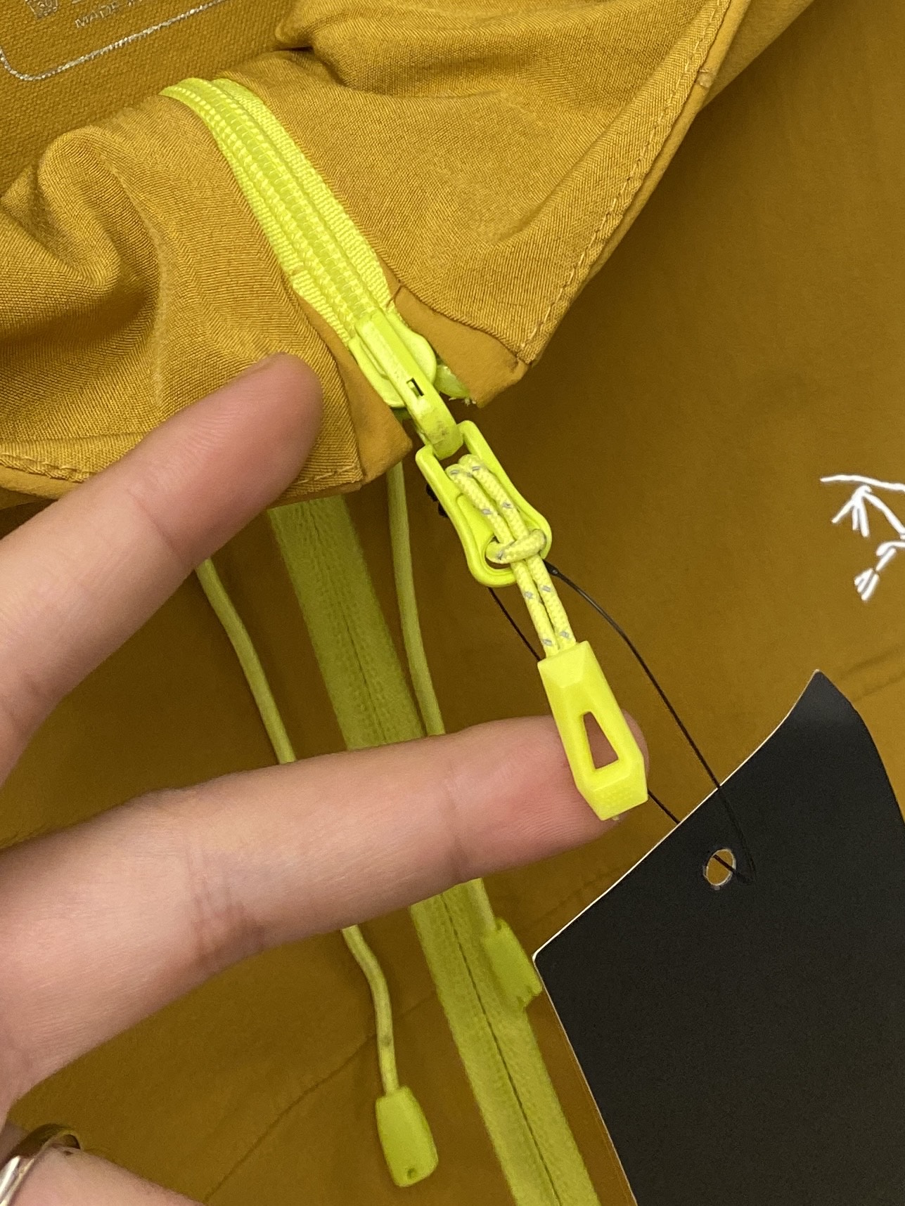 始祖鸟、2026新品防晒衣外套，帅气时尚，胸前顶级印胶图案logo，简约百搭款。面料棉 不仅挺括，保持潮