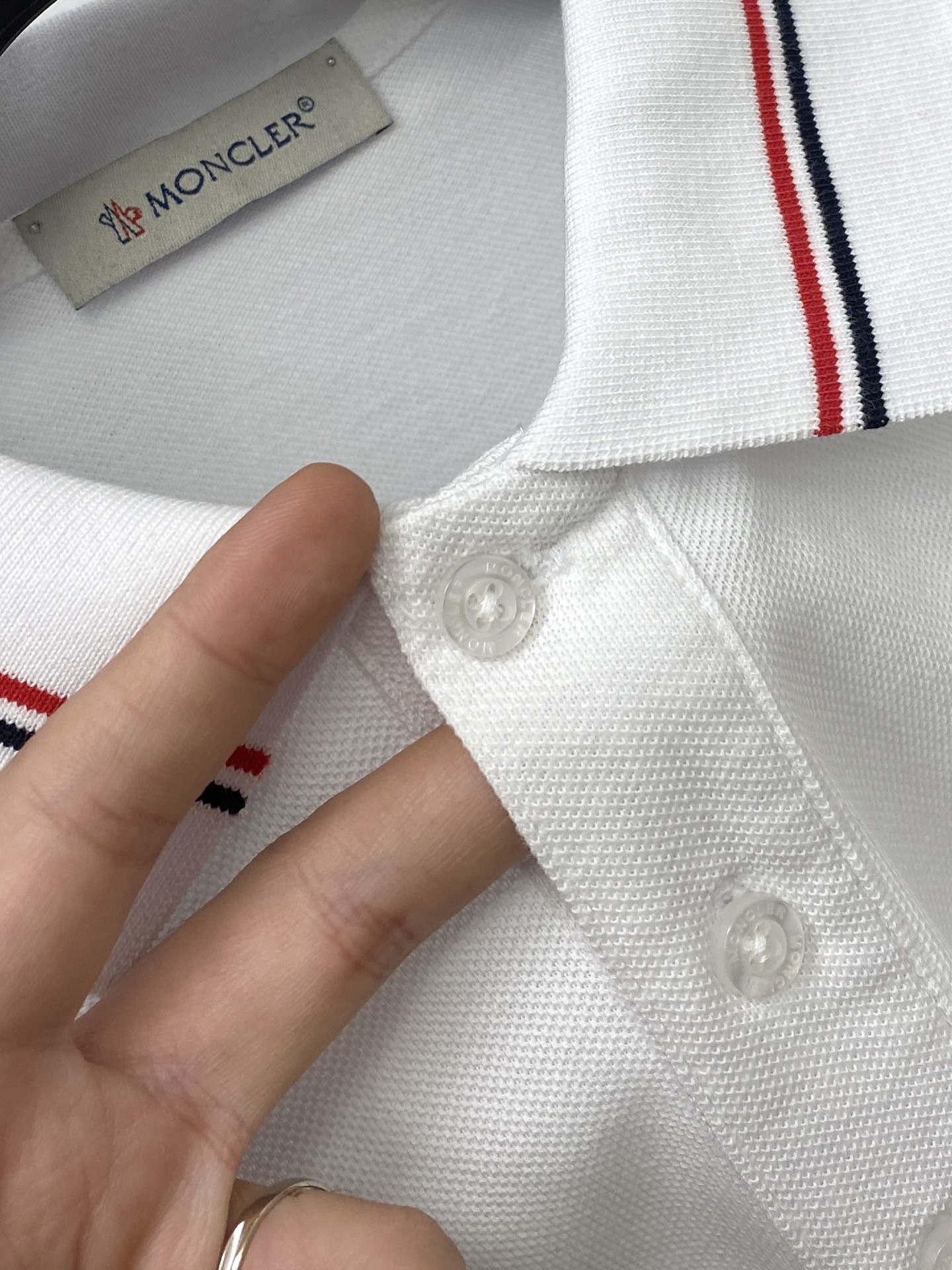 蒙口、2026新品短袖T恤，帅气时尚，胸前刺绣装饰图案logo，简约百搭款。面料棉 不仅挺括，保持潮流的