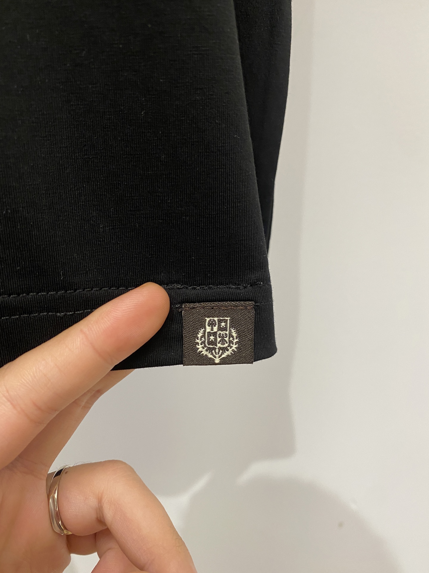 Loro Piana、2026新品短袖T恤，帅气时尚，胸前凹凸印胶字母logo，简约百搭款。面料棉 不仅