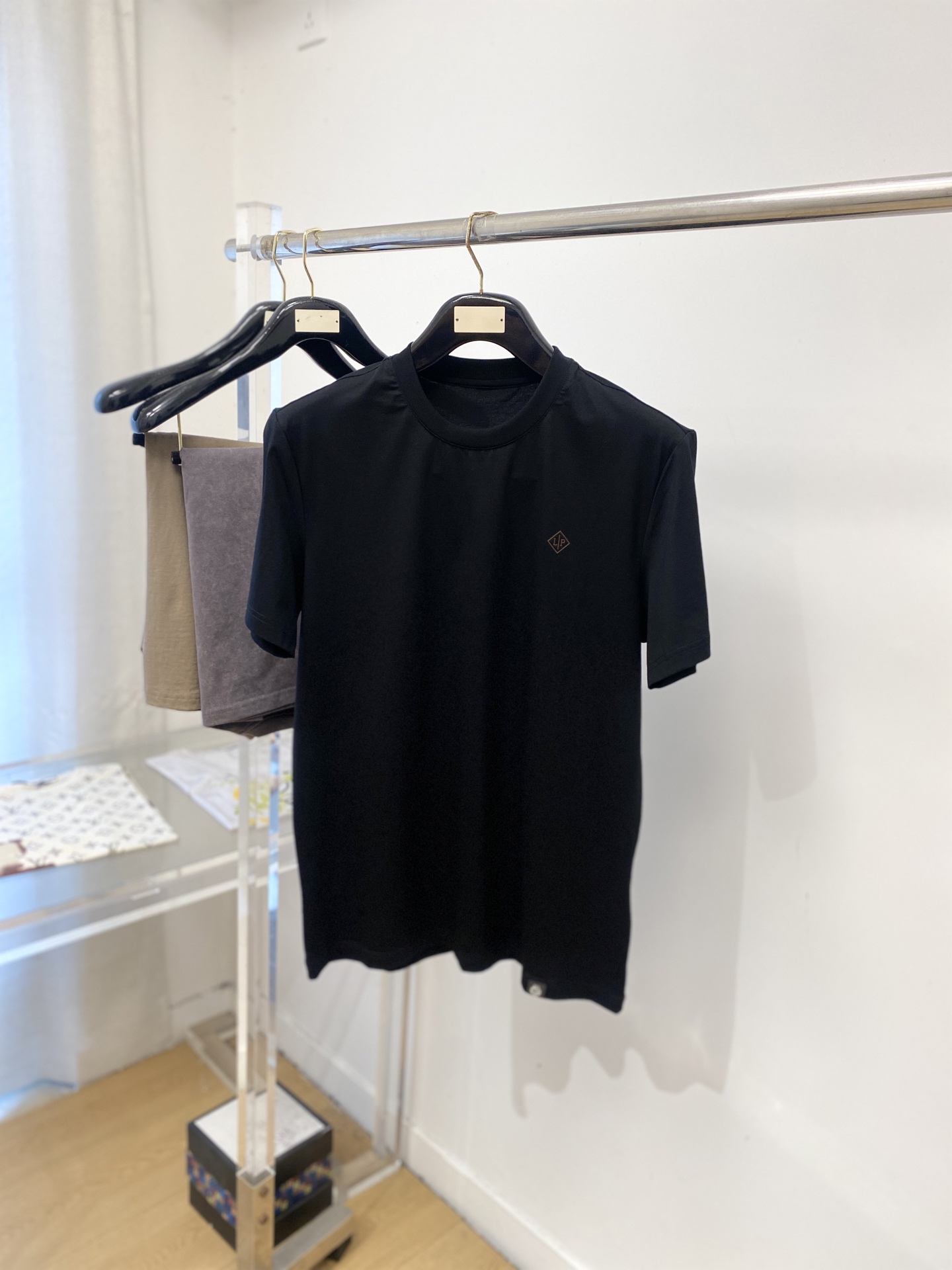 Loro Piana、2026新品短袖T恤，帅气时尚，胸前凹凸印胶字母logo，简约百搭款。面料棉 不仅