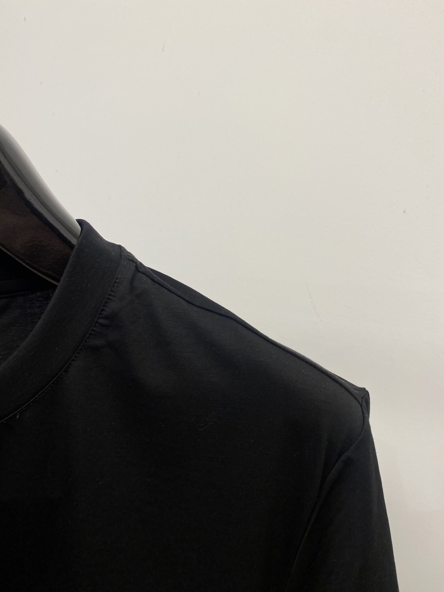 Loro Piana、2026新品短袖T恤，帅气时尚，胸前凹凸印胶字母logo，简约百搭款。面料棉 不仅