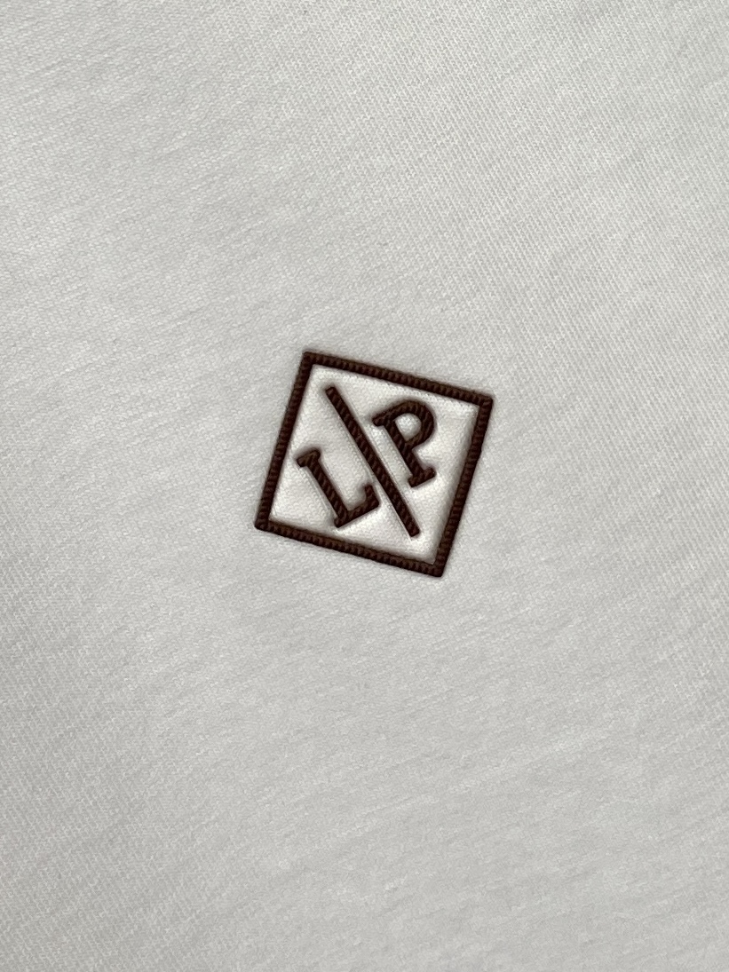 Loro Piana、2026新品短袖T恤，帅气时尚，胸前凹凸印胶字母logo，简约百搭款。面料棉 不仅