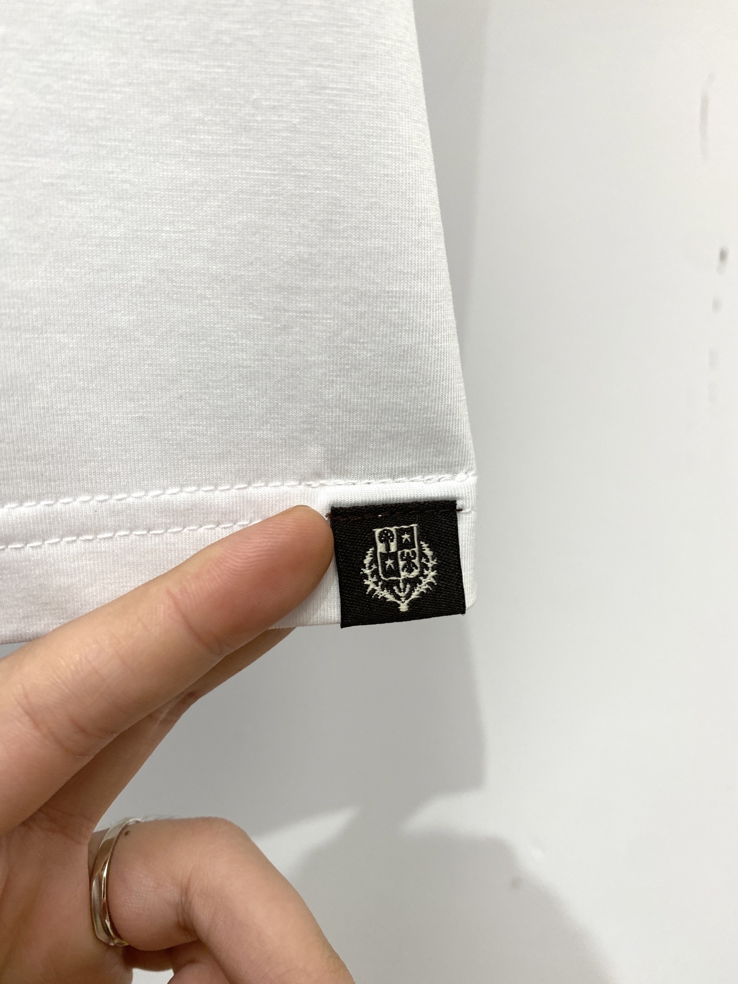 Loro Piana、2026新品短袖T恤，帅气时尚，胸前凹凸印胶字母logo，简约百搭款。面料棉 不仅