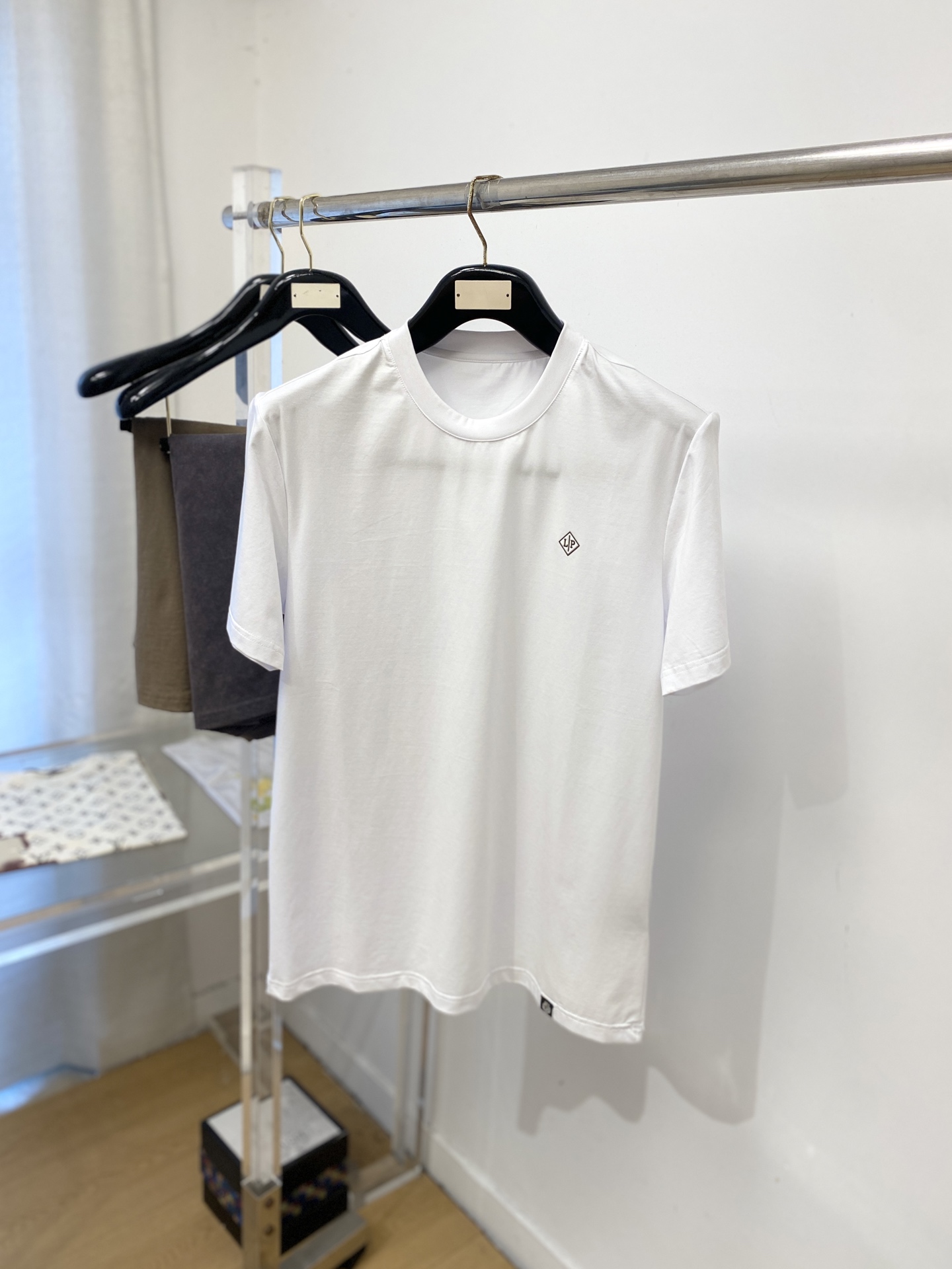 Loro Piana、2026新品短袖T恤，帅气时尚，胸前凹凸印胶字母logo，简约百搭款。面料棉 不仅