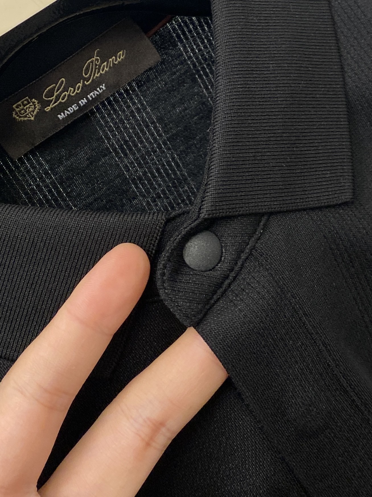 Loro Piana、2026新品短袖T恤，帅气时尚，胸前精致刺绣字母logo，简约百搭款。面料棉 不仅