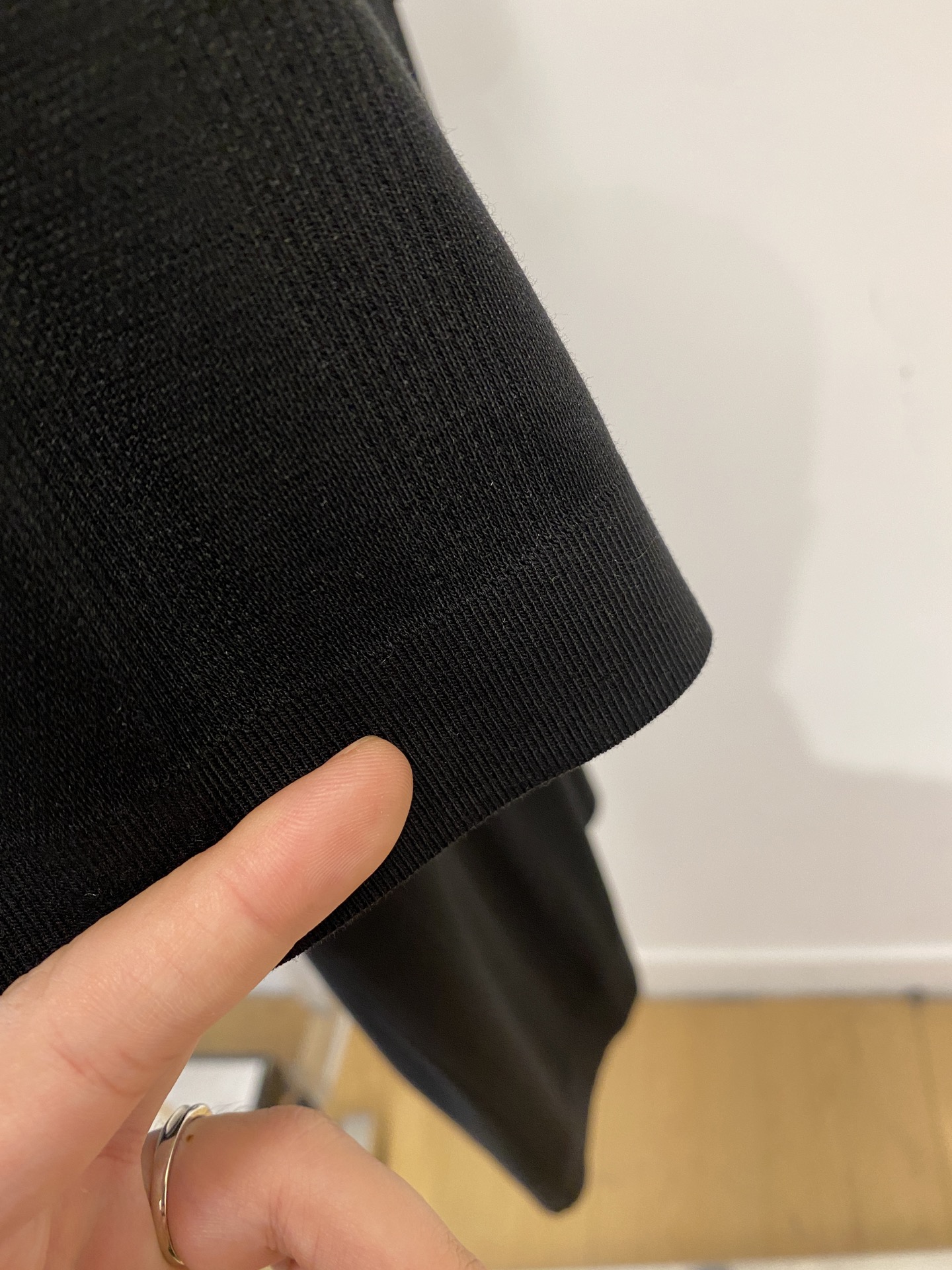 Loro Piana、2026新品短袖T恤，帅气时尚，胸前精致刺绣字母logo，简约百搭款。面料棉 不仅
