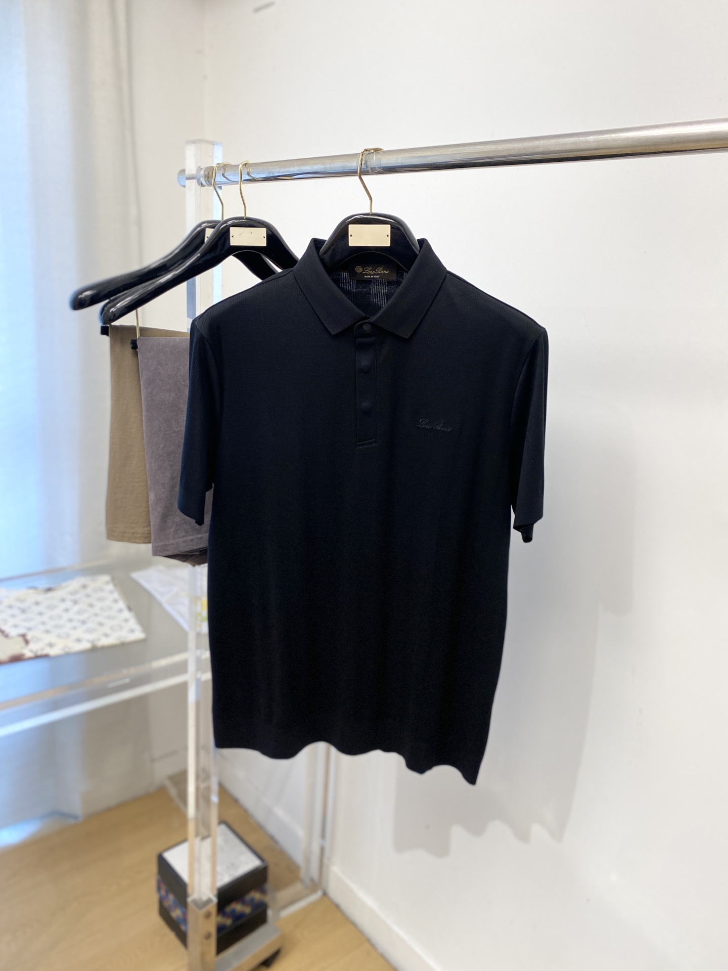 Loro Piana、2026新品短袖T恤，帅气时尚，胸前精致刺绣字母logo，简约百搭款。面料棉 不仅