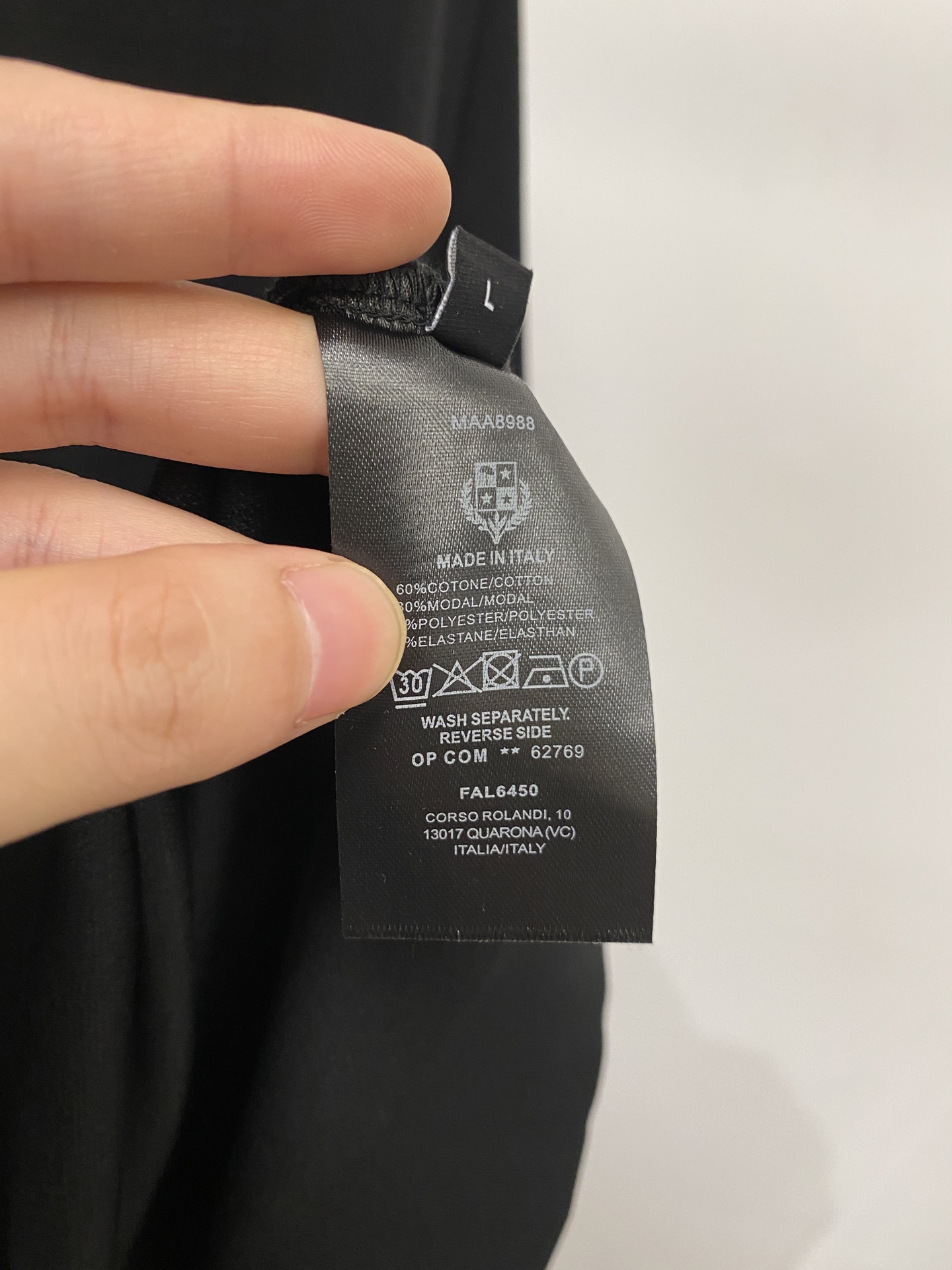 Loro Piana、2026新品短袖T恤，帅气时尚，胸前精致刺绣字母logo，简约百搭款。面料棉 不仅