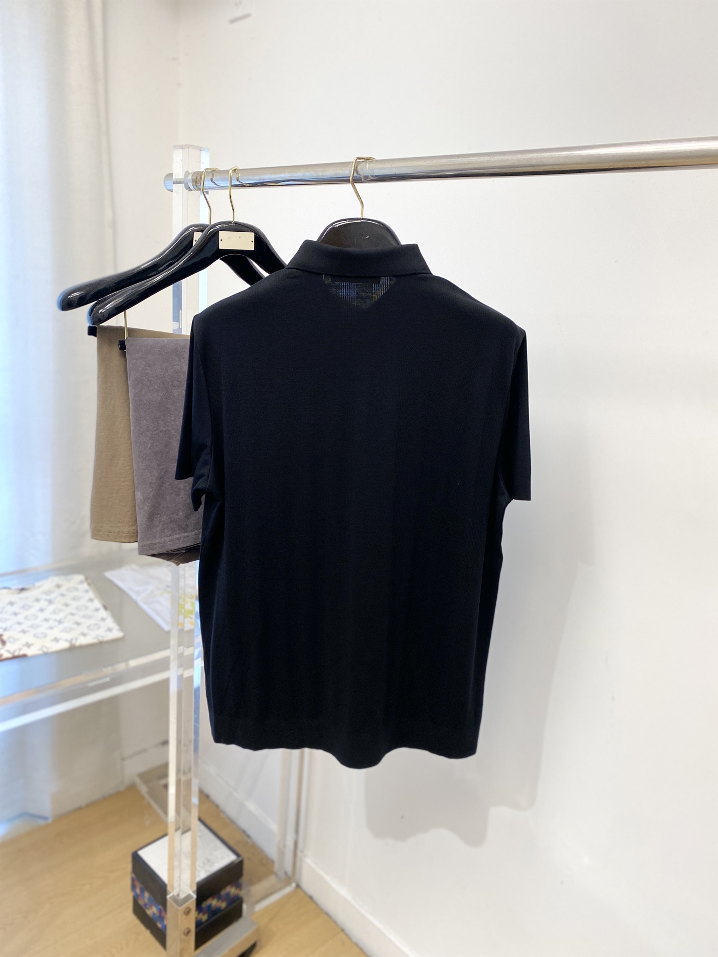 Loro Piana、2026新品短袖T恤，帅气时尚，胸前精致刺绣字母logo，简约百搭款。面料棉 不仅