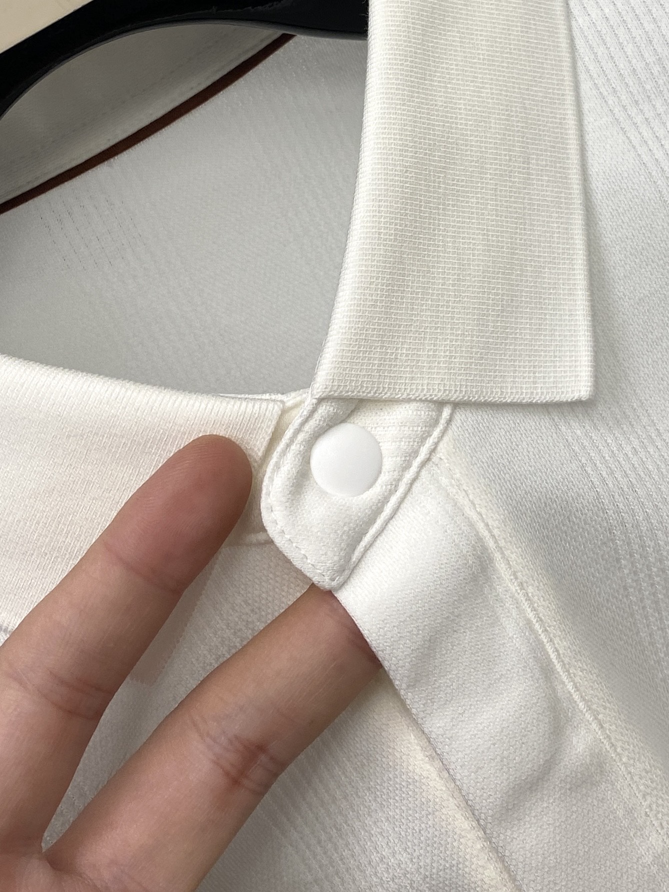 Loro Piana、2026新品短袖T恤，帅气时尚，胸前精致刺绣字母logo，简约百搭款。面料棉 不仅