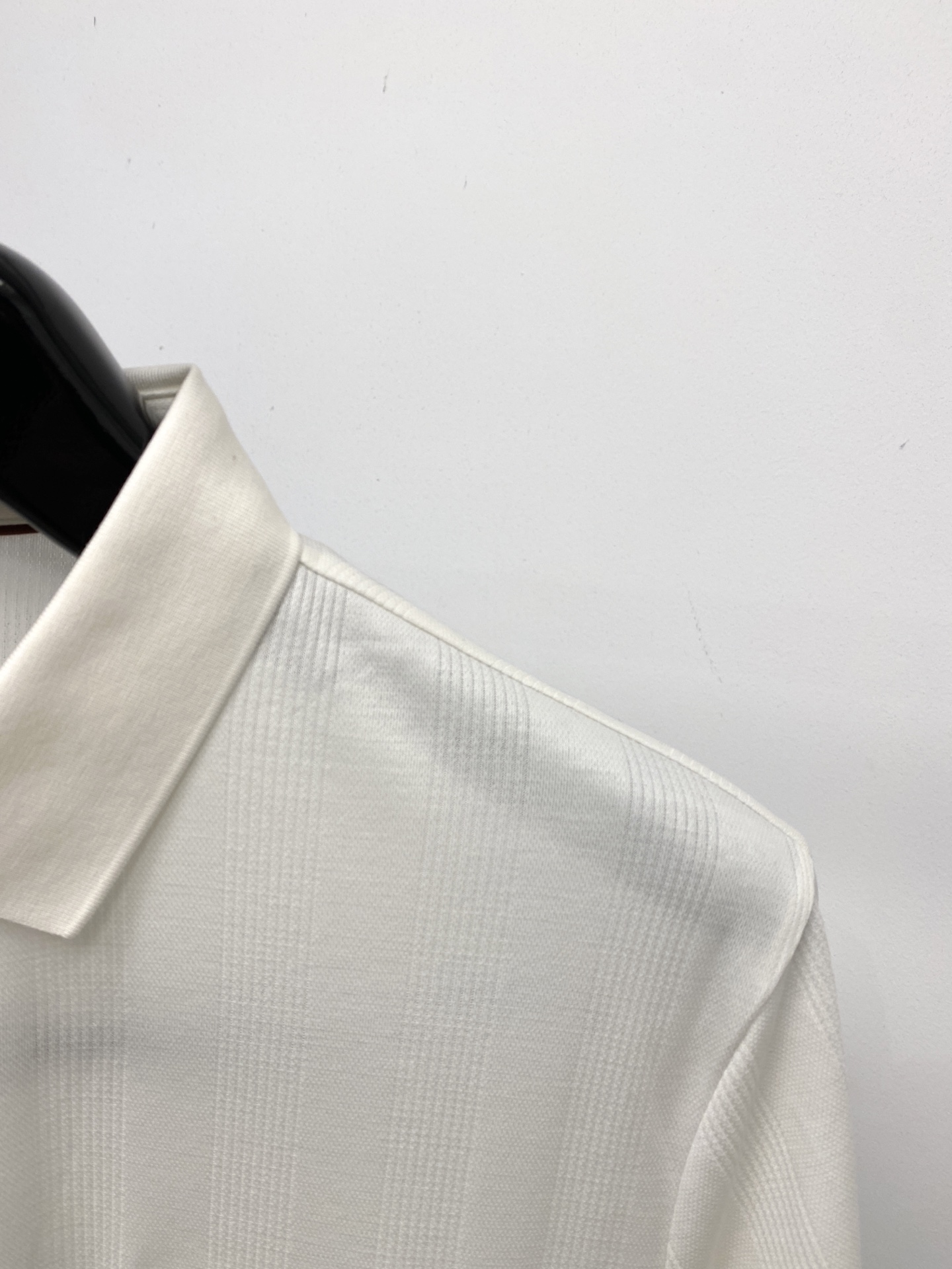 Loro Piana、2026新品短袖T恤，帅气时尚，胸前精致刺绣字母logo，简约百搭款。面料棉 不仅