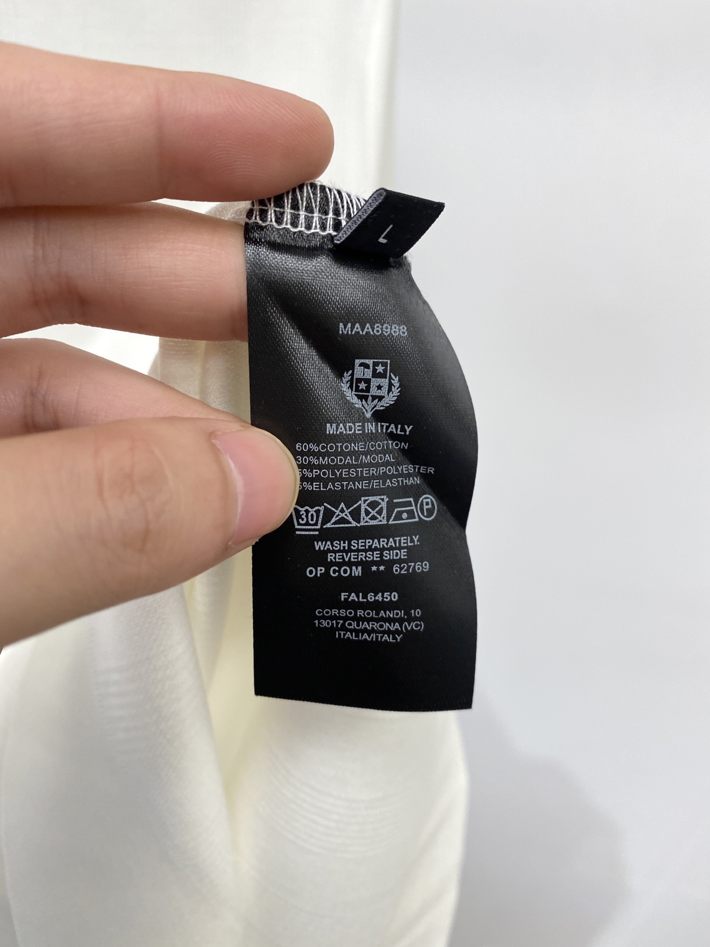 Loro Piana、2026新品短袖T恤，帅气时尚，胸前精致刺绣字母logo，简约百搭款。面料棉 不仅