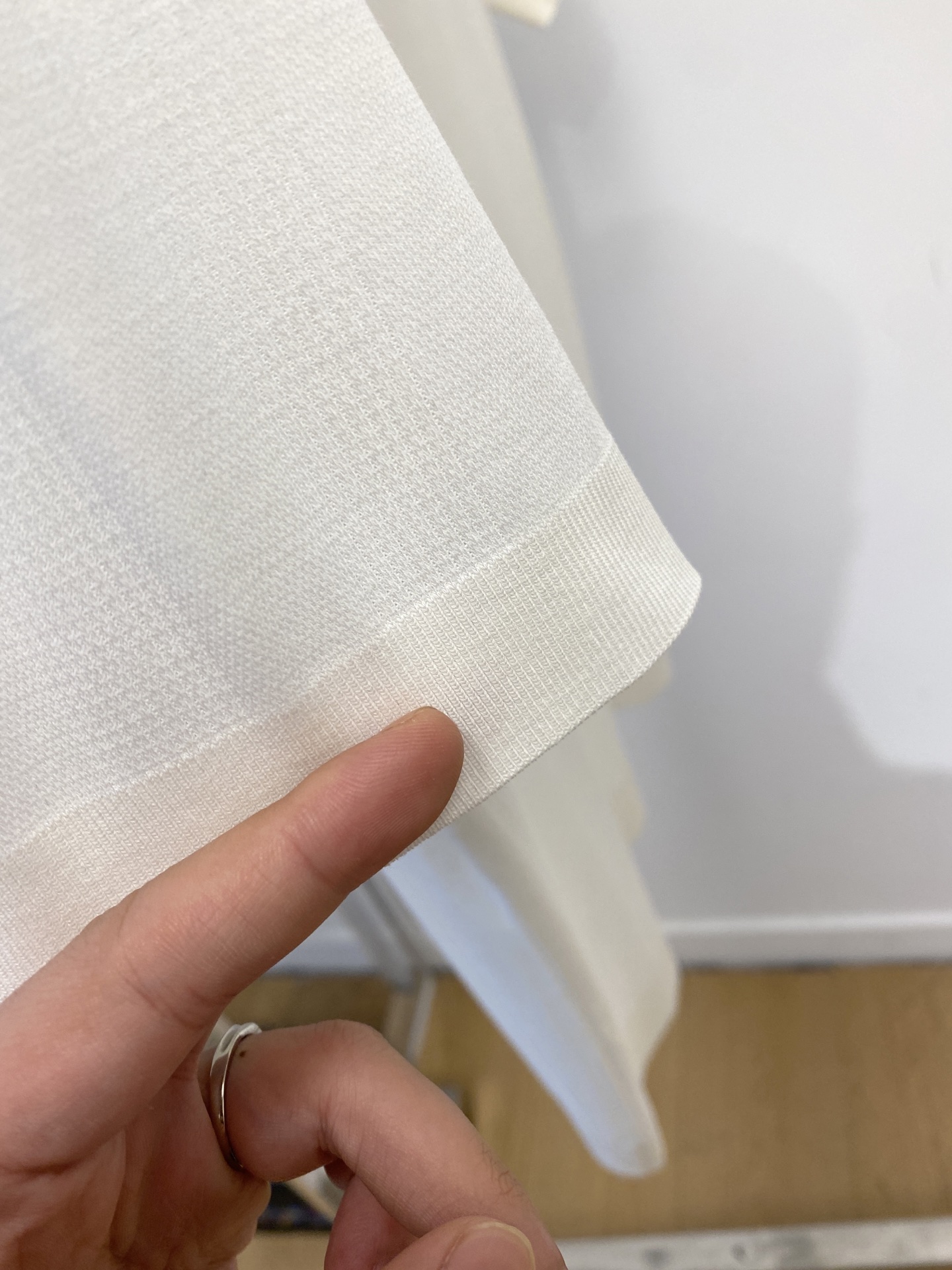 Loro Piana、2026新品短袖T恤，帅气时尚，胸前精致刺绣字母logo，简约百搭款。面料棉 不仅