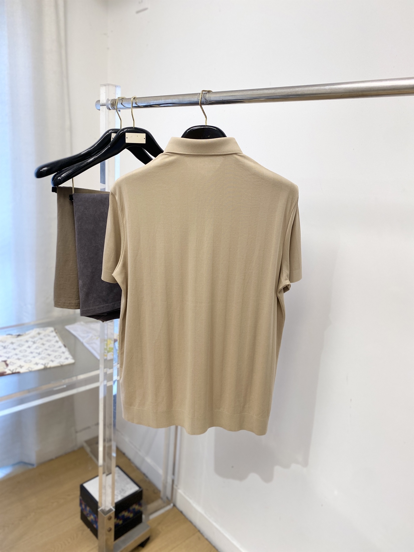 Loro Piana、2026新品短袖T恤，帅气时尚，胸前精致刺绣字母logo，简约百搭款。面料棉 不仅