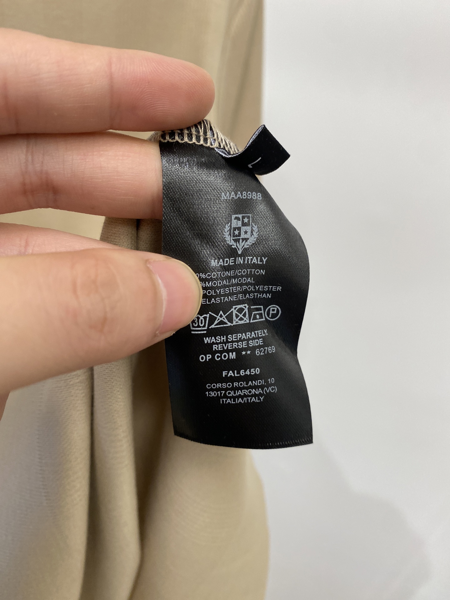 Loro Piana、2026新品短袖T恤，帅气时尚，胸前精致刺绣字母logo，简约百搭款。面料棉 不仅