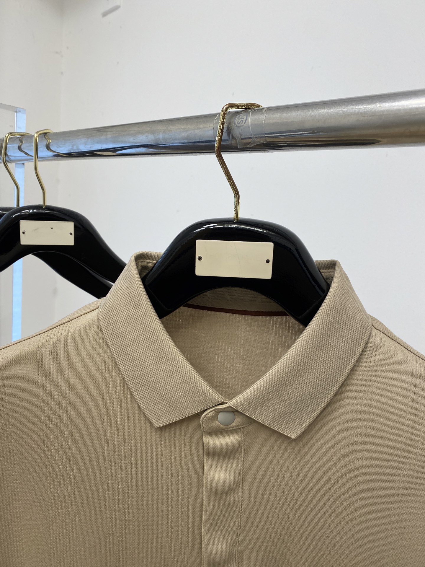 Loro Piana、2026新品短袖T恤，帅气时尚，胸前精致刺绣字母logo，简约百搭款。面料棉 不仅