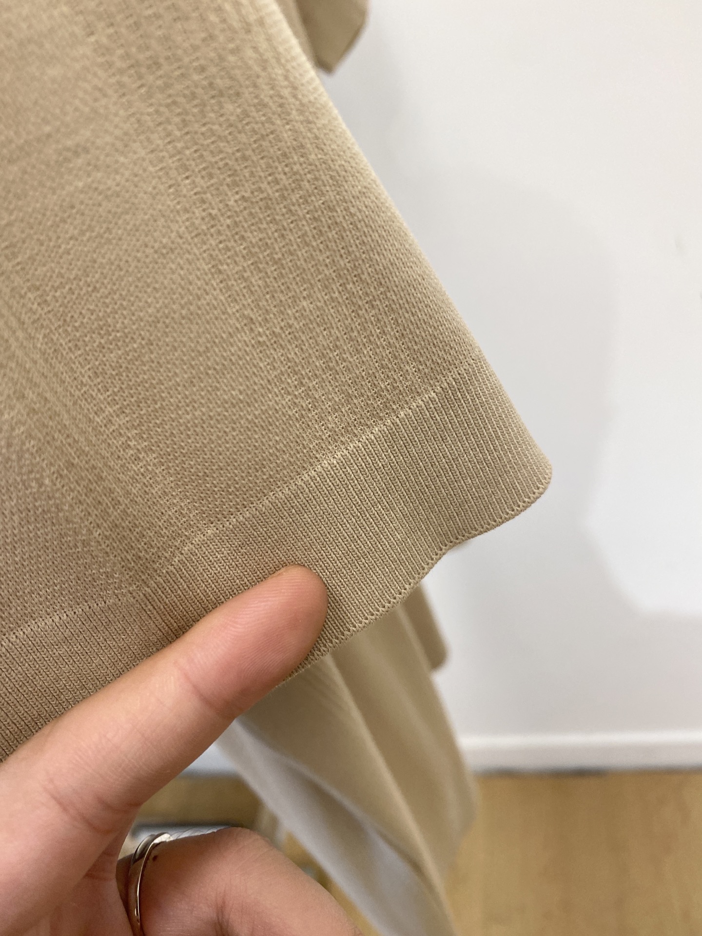 Loro Piana、2026新品短袖T恤，帅气时尚，胸前精致刺绣字母logo，简约百搭款。面料棉 不仅