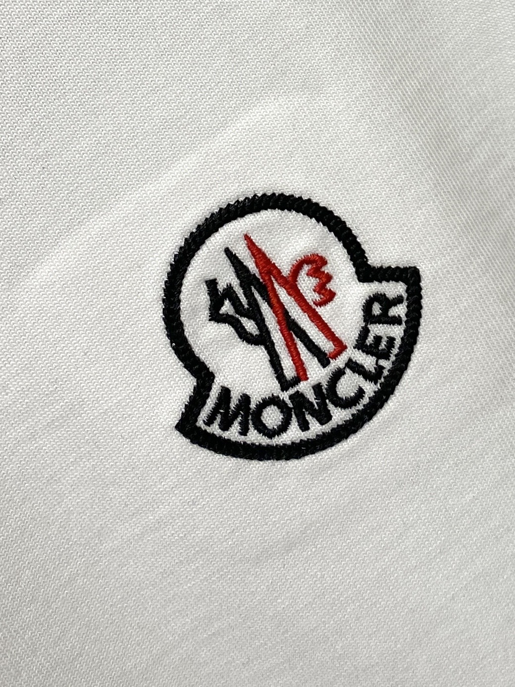 蒙口、2026新品短袖T恤，帅气时尚，胸前精致刺绣图案logo，简约百搭款。面料棉 不仅挺括，保持潮流的
