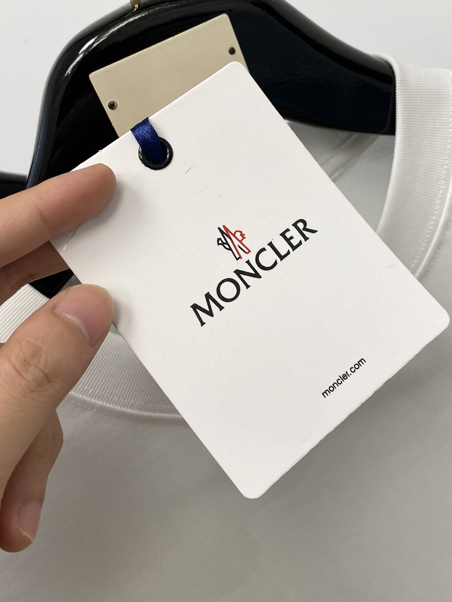 蒙口、2026新品短袖T恤，帅气时尚，胸前精致刺绣图案logo，简约百搭款。面料棉 不仅挺括，保持潮流的