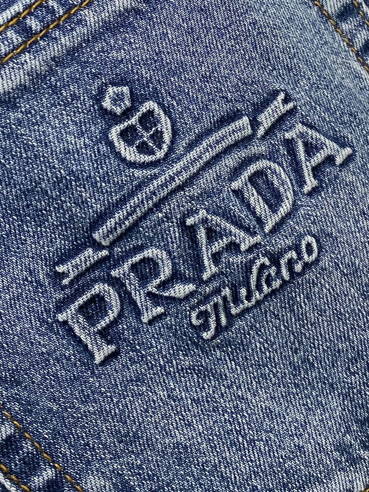 普拉达、2026最新品，专柜同步有售，原单狠货，水洗休闲牛仔裤，进口原版水洗弹力面料，舒适有弹性，原版五