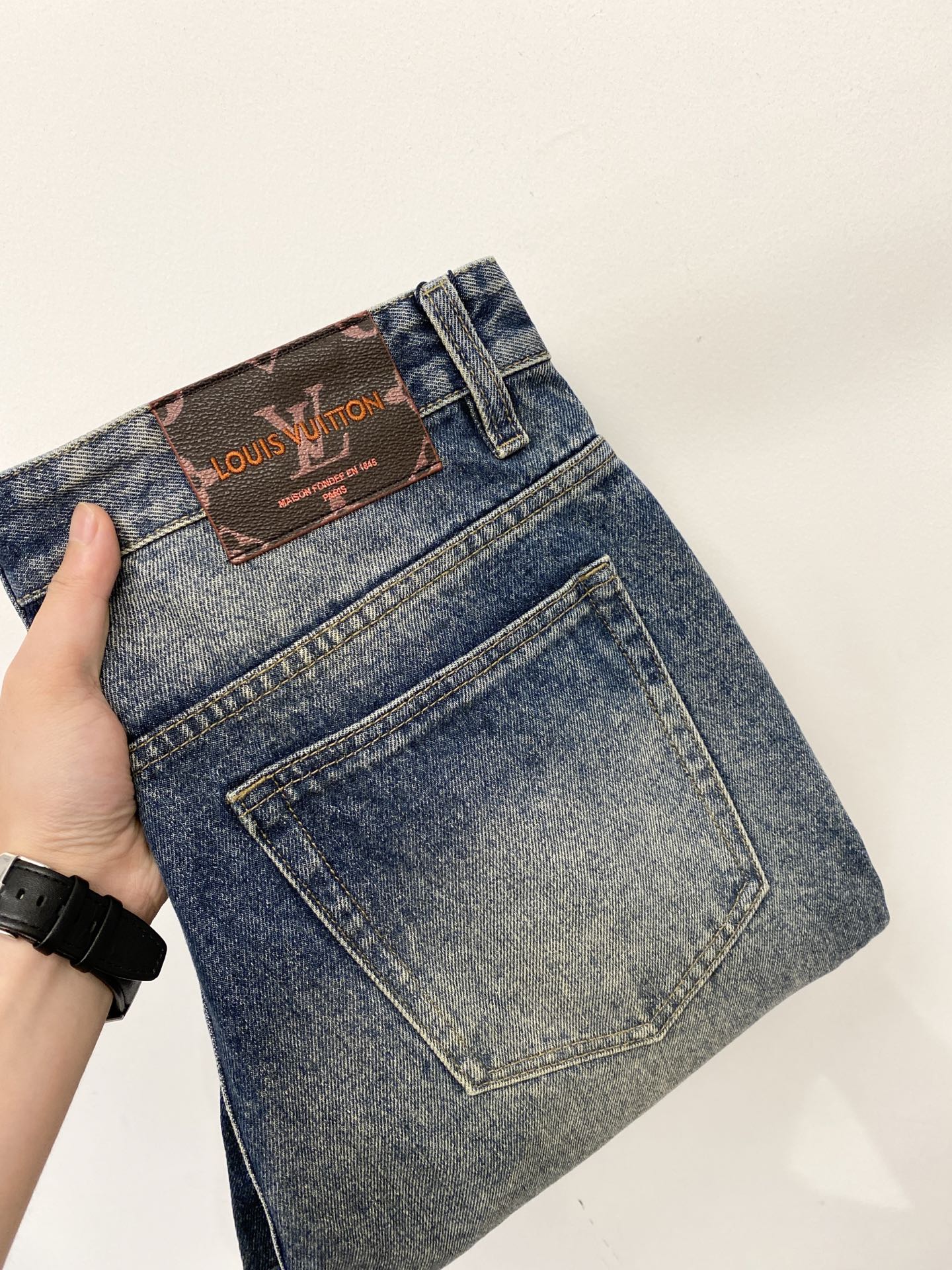 LV、2026最新品，专柜同步有售，原单狠货，水洗休闲牛仔裤，进口原版水洗弹力面料，舒适有弹性，原版五金