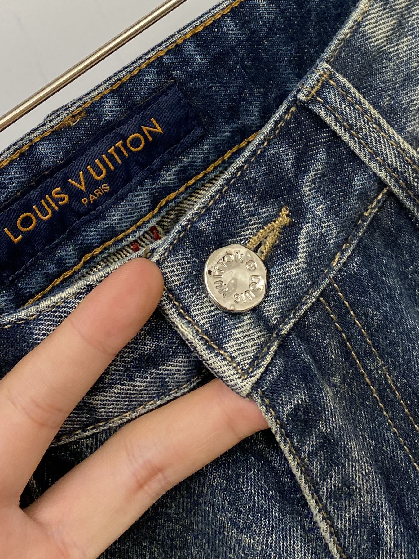 LV、2026最新品，专柜同步有售，原单狠货，水洗休闲牛仔裤，进口原版水洗弹力面料，舒适有弹性，原版五金