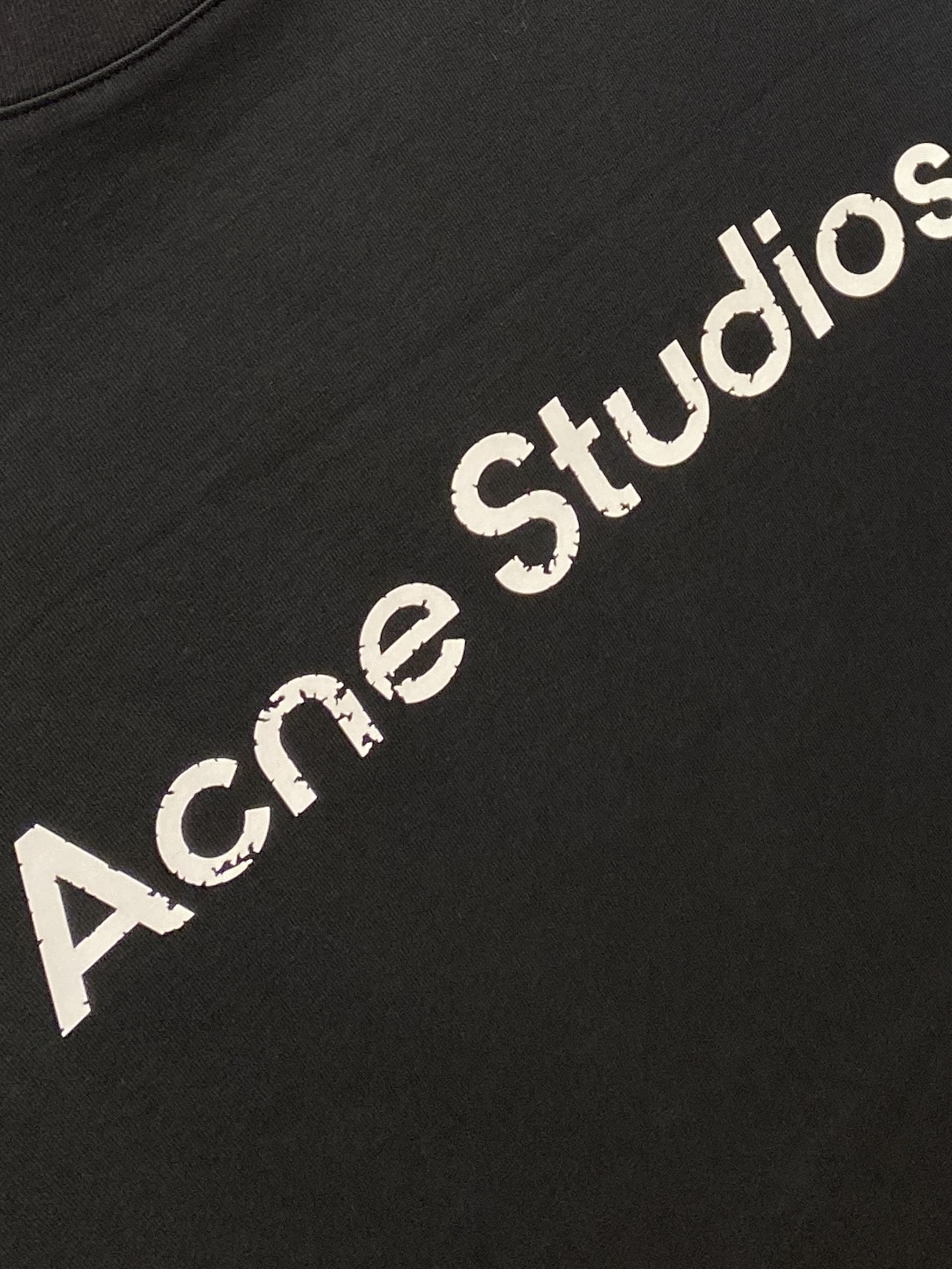 Acne 时尚潮牌、2026新品短袖T恤，帅气时尚，胸前顶级印花字母logo，简约百搭款。面料棉 不仅挺