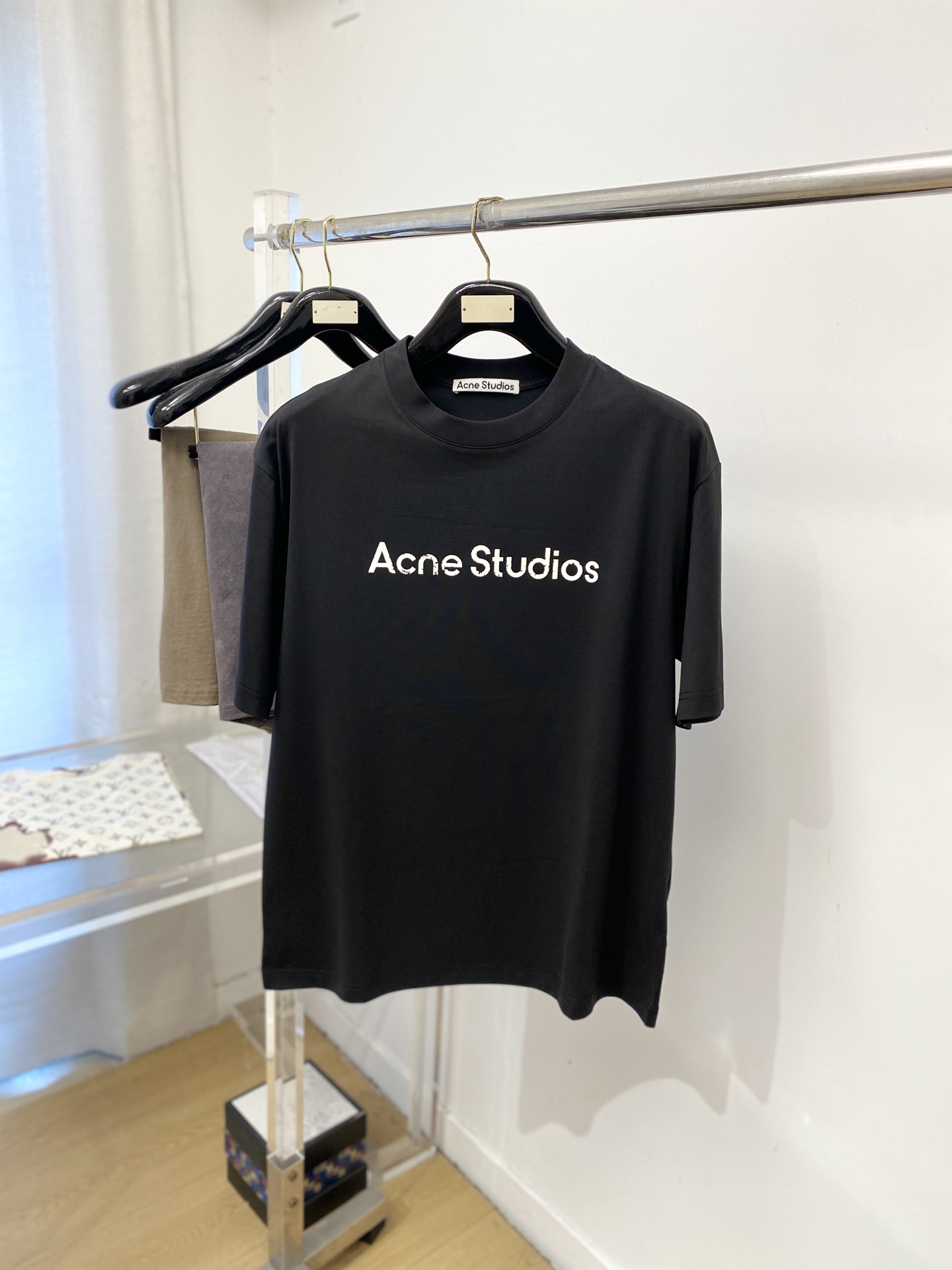 Acne 时尚潮牌、2026新品短袖T恤，帅气时尚，胸前顶级印花字母logo，简约百搭款。面料棉 不仅挺