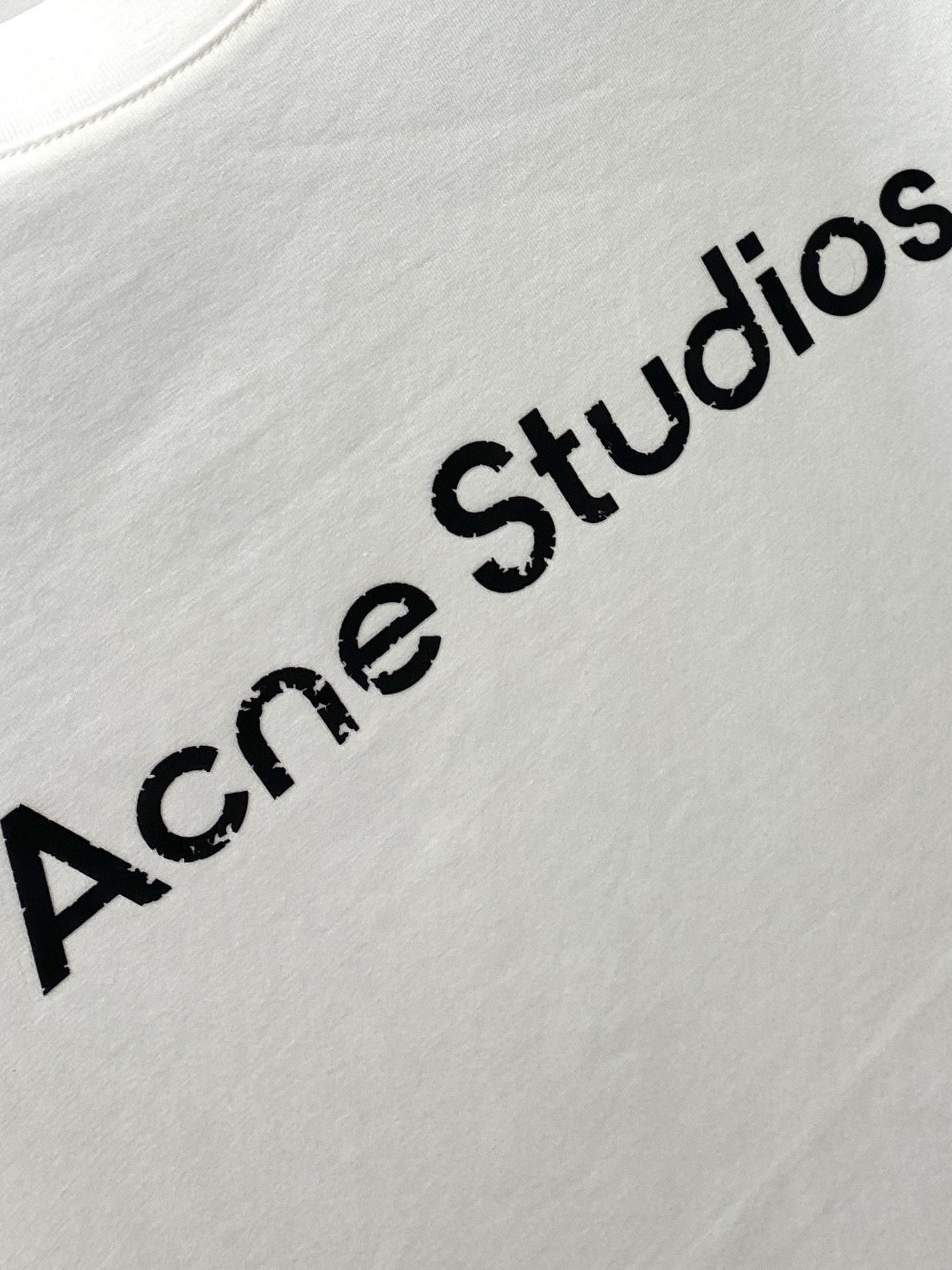 Acne 时尚潮牌、2026新品短袖T恤，帅气时尚，胸前顶级印花字母logo，简约百搭款。面料棉 不仅挺