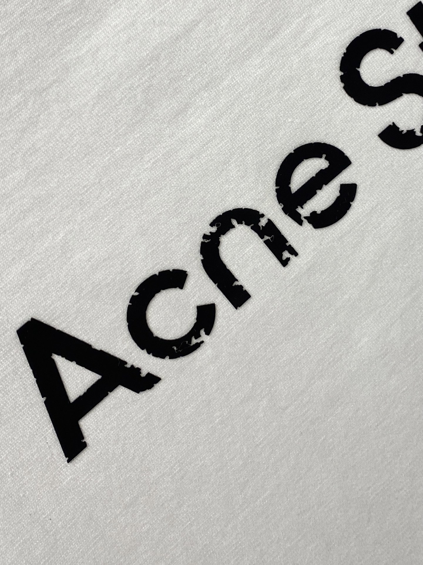 Acne 时尚潮牌、2026新品短袖T恤，帅气时尚，胸前顶级印花字母logo，简约百搭款。面料棉 不仅挺