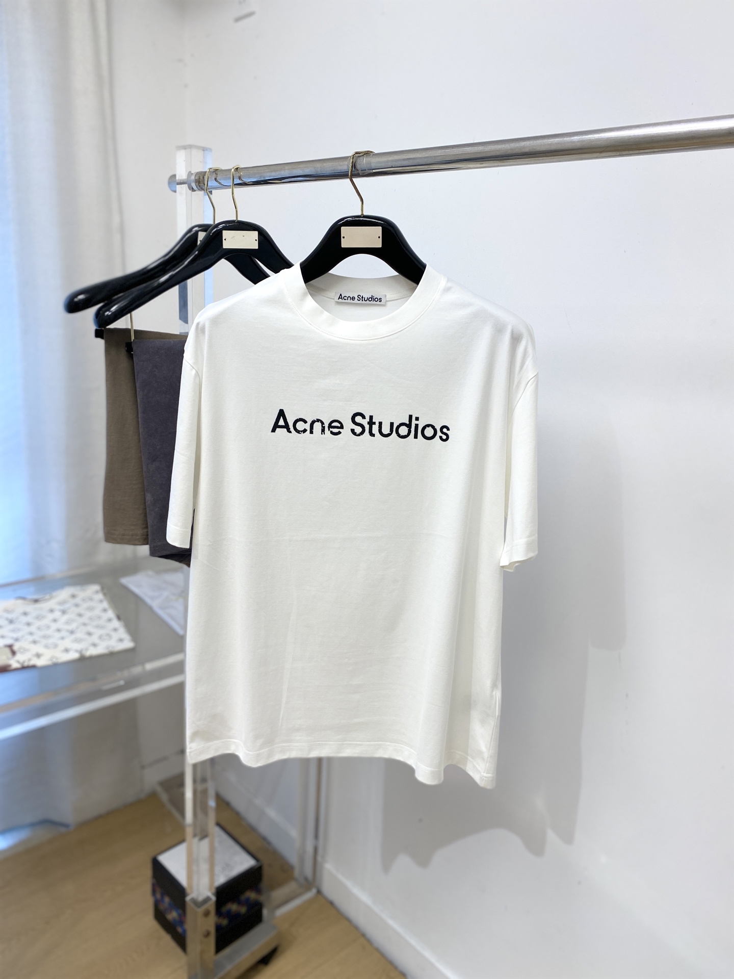 Acne 时尚潮牌、2026新品短袖T恤，帅气时尚，胸前顶级印花字母logo，简约百搭款。面料棉 不仅挺