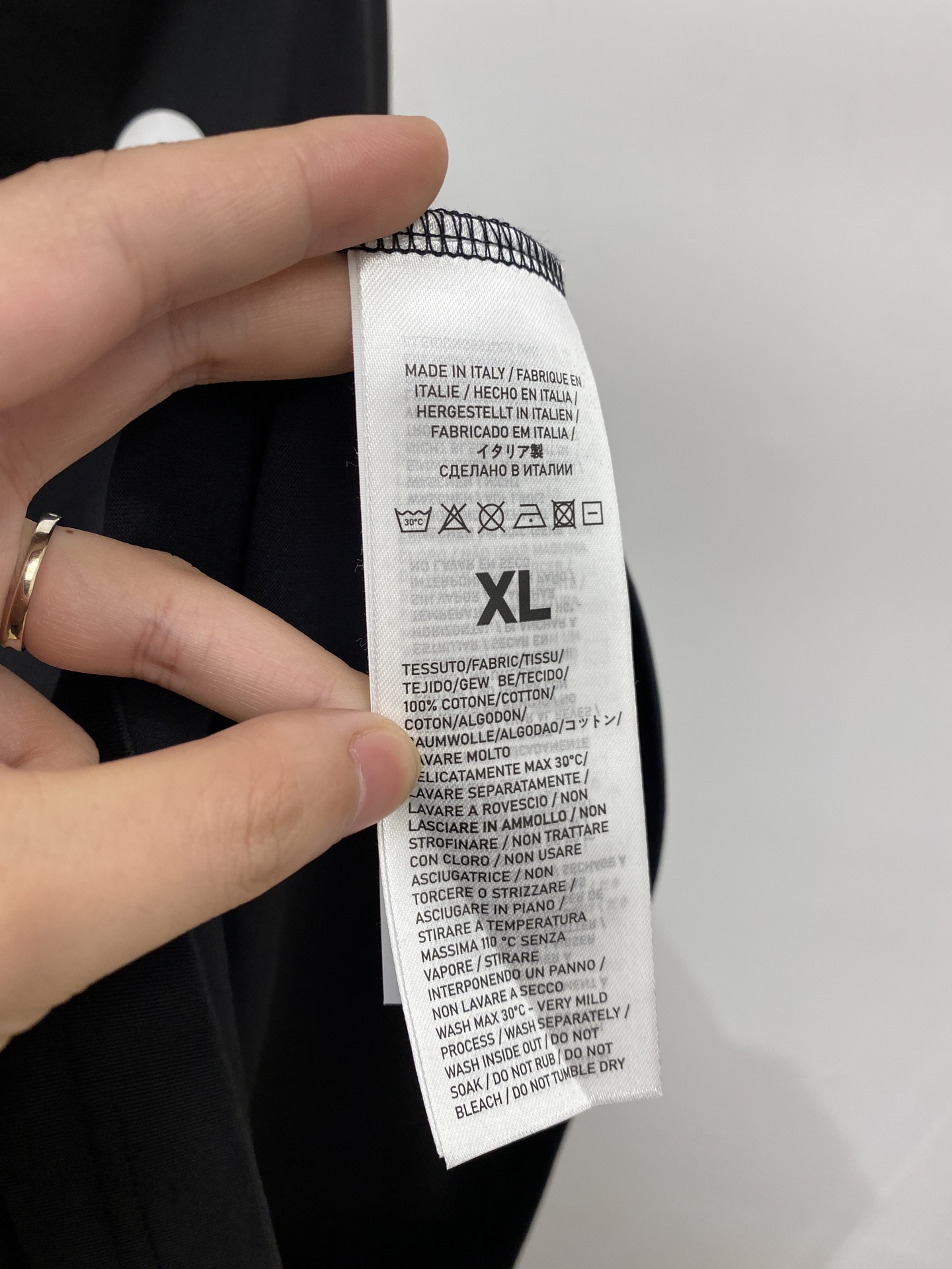 alo、2026新品短袖T恤，帅气时尚，胸前顶级印胶字母logo，简约百搭款。面料棉 不仅挺括，保持潮流