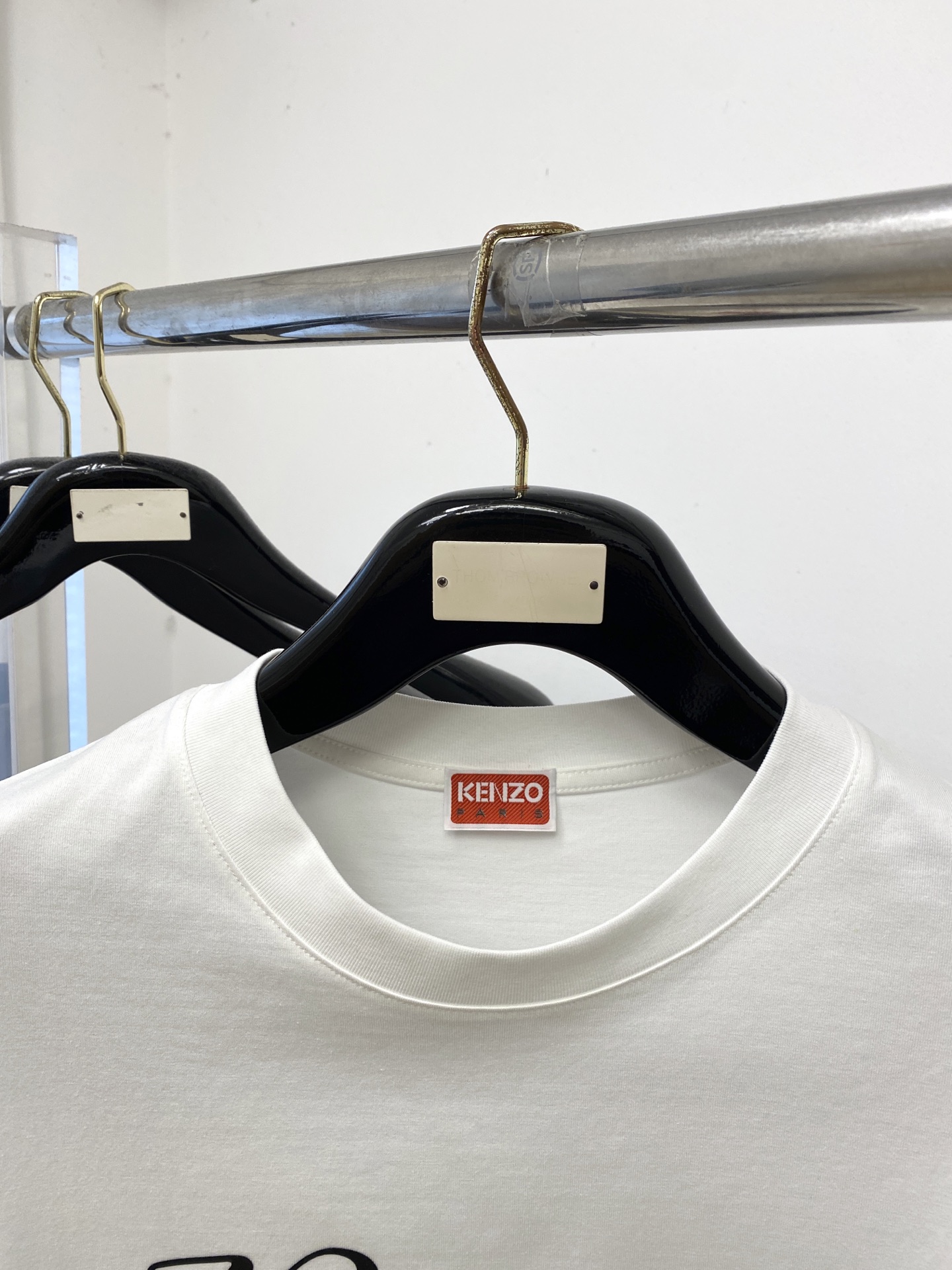 ￼ KENZO、2026新品短袖T恤，帅气时尚，胸前顶级印胶字母logo，简约百搭款。面料棉 不仅挺括，
