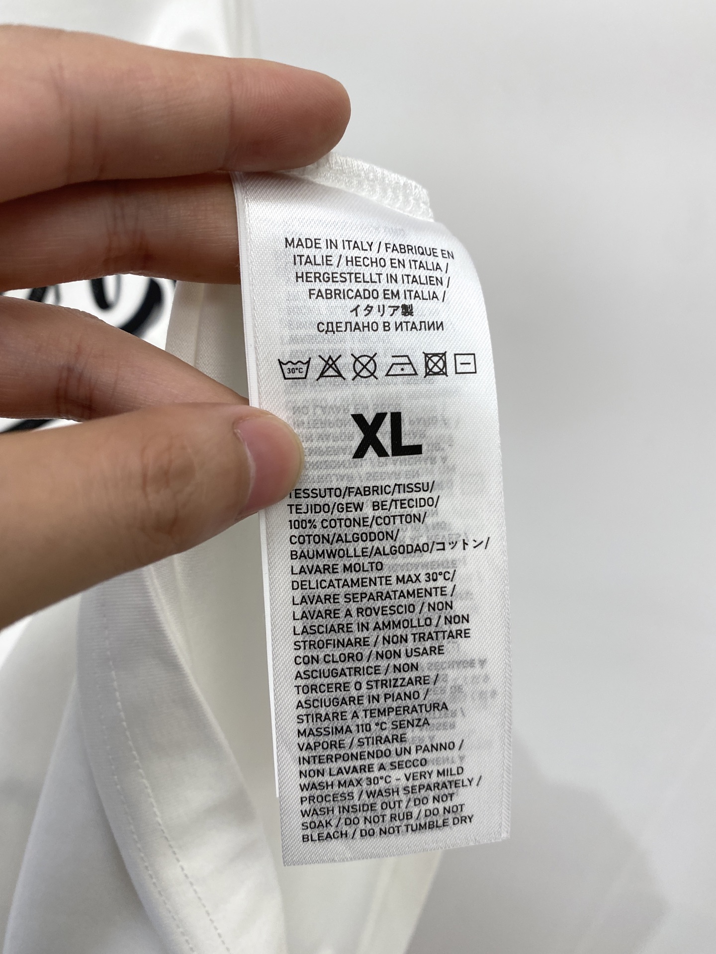 ￼ KENZO、2026新品短袖T恤，帅气时尚，胸前顶级印胶字母logo，简约百搭款。面料棉 不仅挺括，