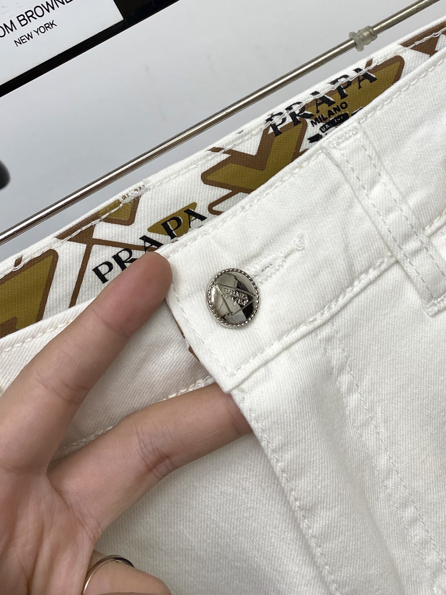 ￼ 普拉达、2026最新品，专柜同步有售，原单狠货，水洗休闲牛仔裤，进口原版水洗弹力面料，舒适有弹性，原