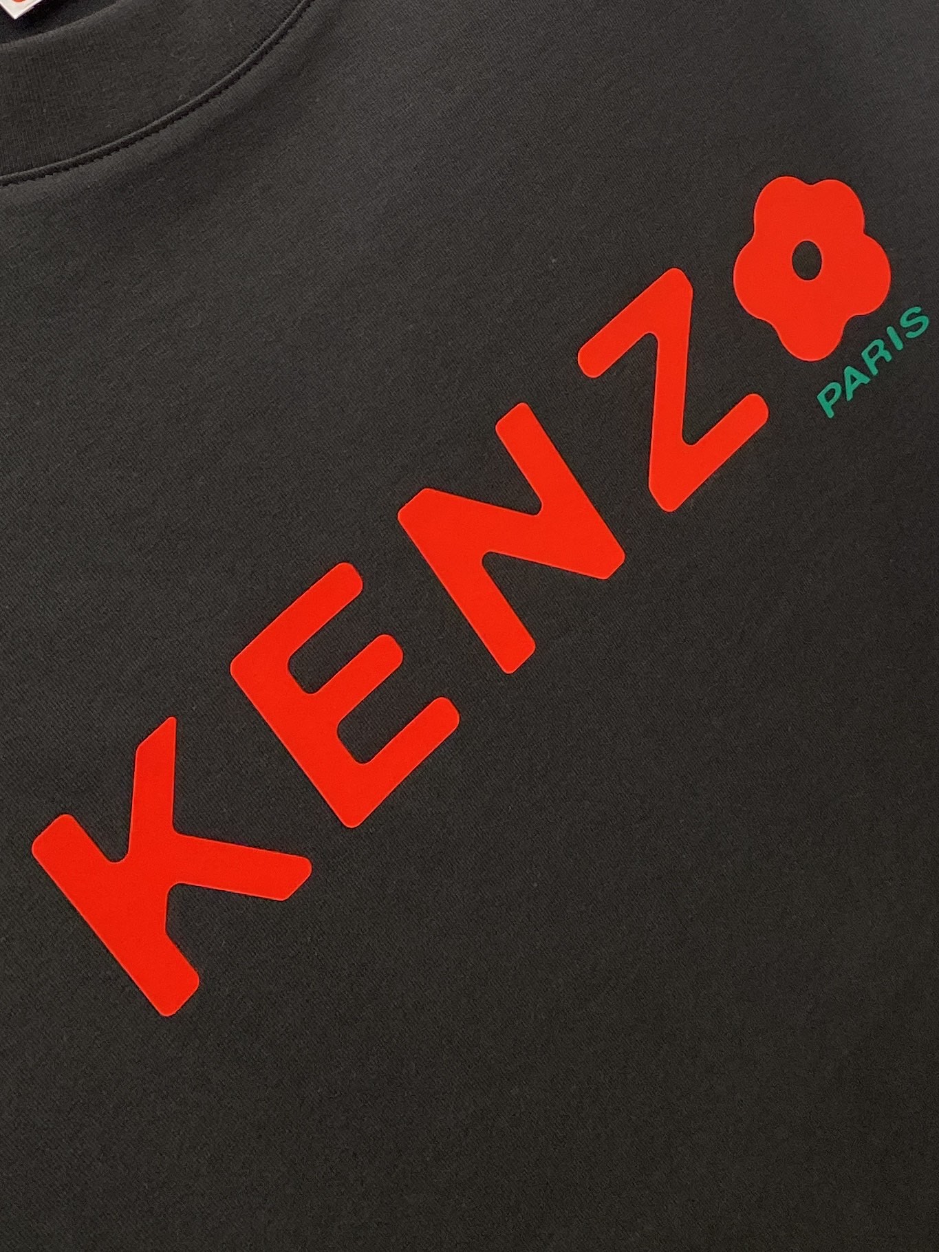 KENZO、2026新品短袖T恤，帅气时尚，胸前顶级印胶字母图案logo，简约百搭款。面料棉 不仅挺括，