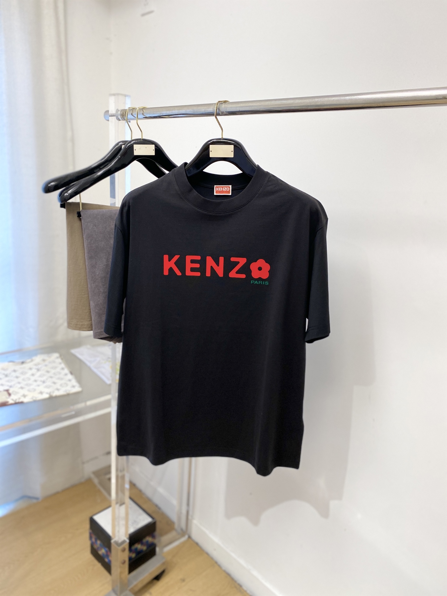 KENZO、2026新品短袖T恤，帅气时尚，胸前顶级印胶字母图案logo，简约百搭款。面料棉 不仅挺括，