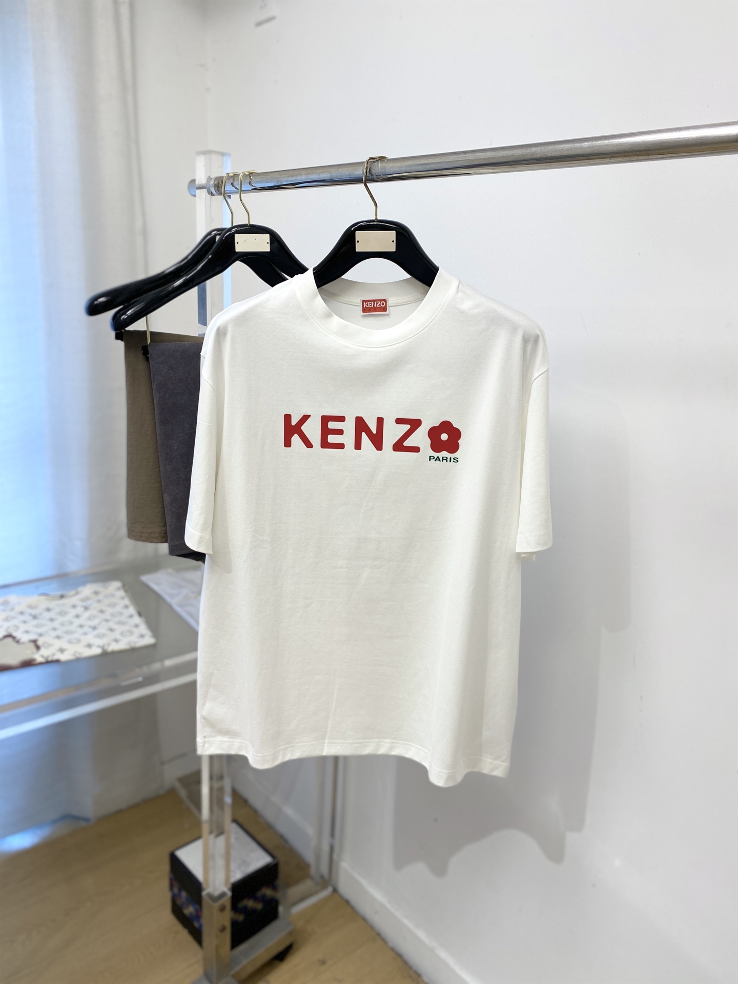 KENZO、2026新品短袖T恤，帅气时尚，胸前顶级印胶字母图案logo，简约百搭款。面料棉 不仅挺括，