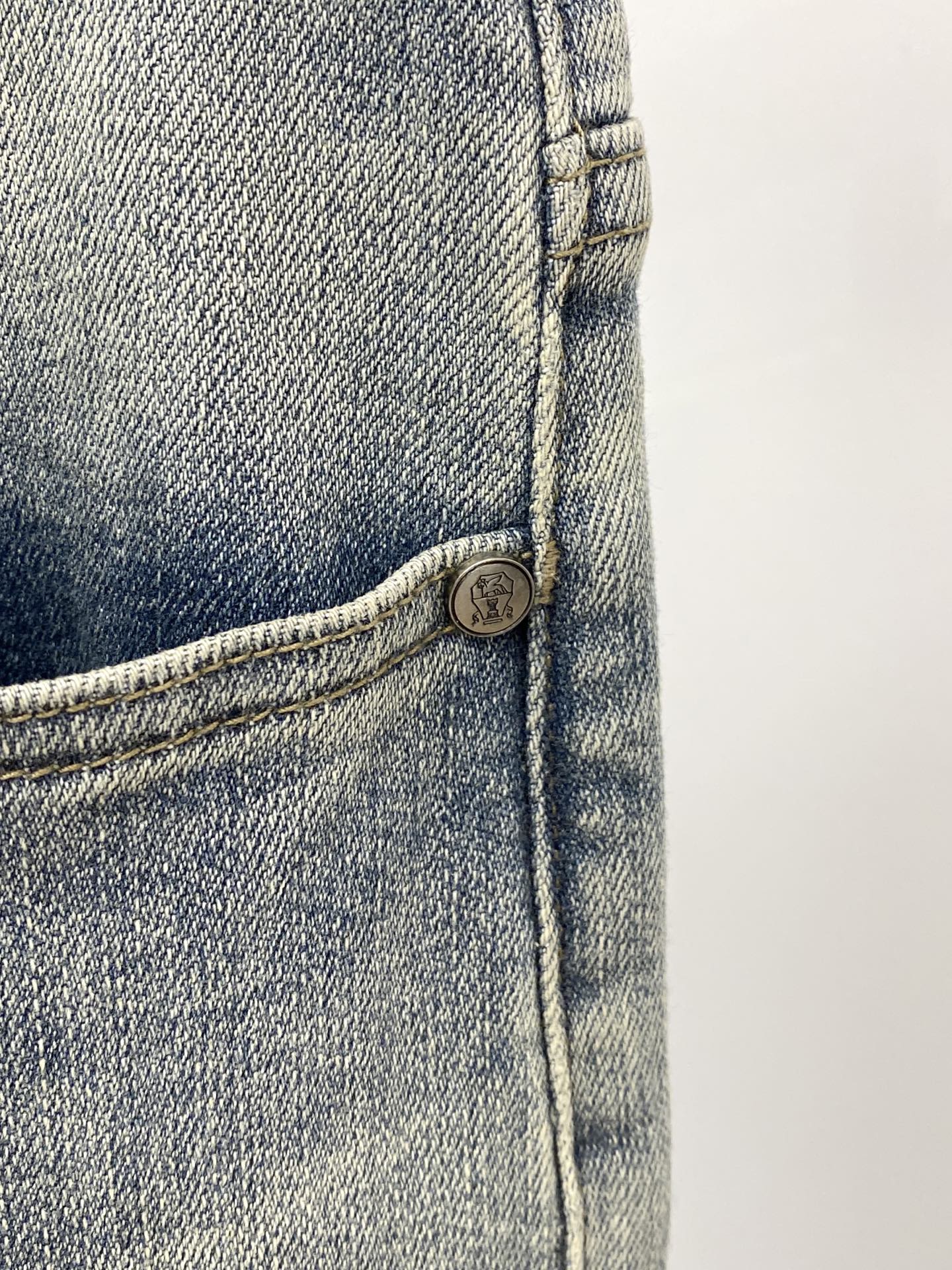 Brunello Cucinelli、2026最新品，专柜同步有售，原单狠货，水洗休闲牛仔裤，进口原版水