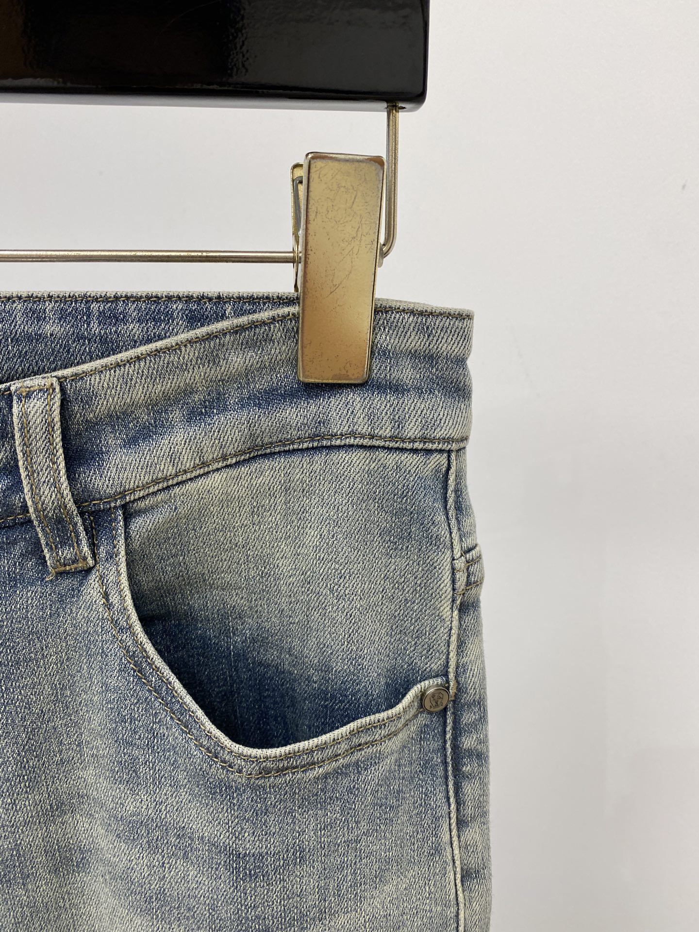Brunello Cucinelli、2026最新品，专柜同步有售，原单狠货，水洗休闲牛仔裤，进口原版水