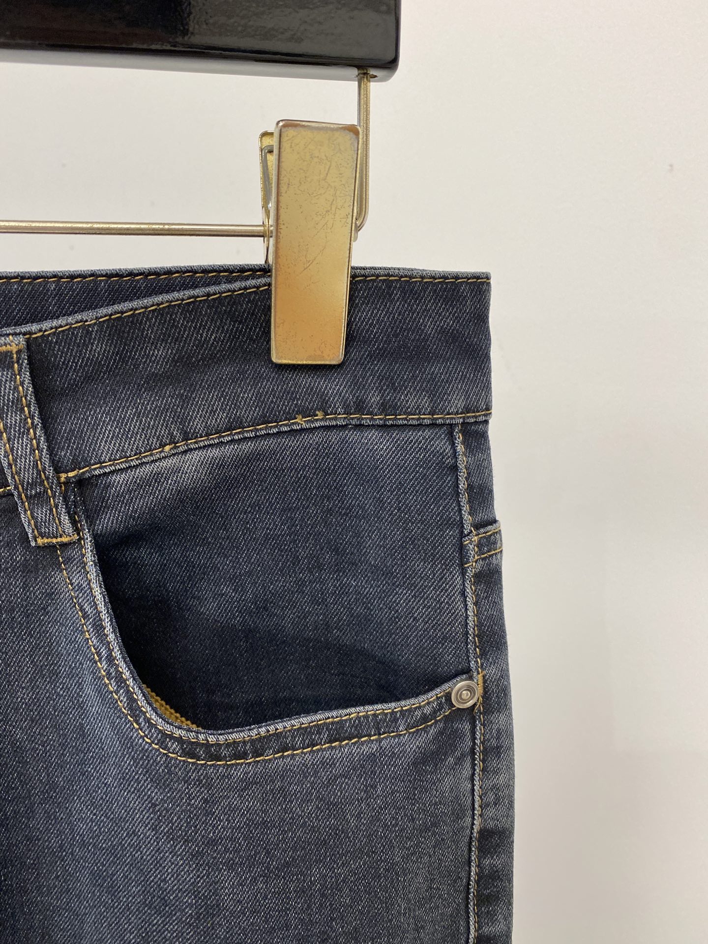 Loro Piana、2026最新品，专柜同步有售，原单狠货，水洗休闲牛仔裤，进口原版水洗弹力面料，舒适
