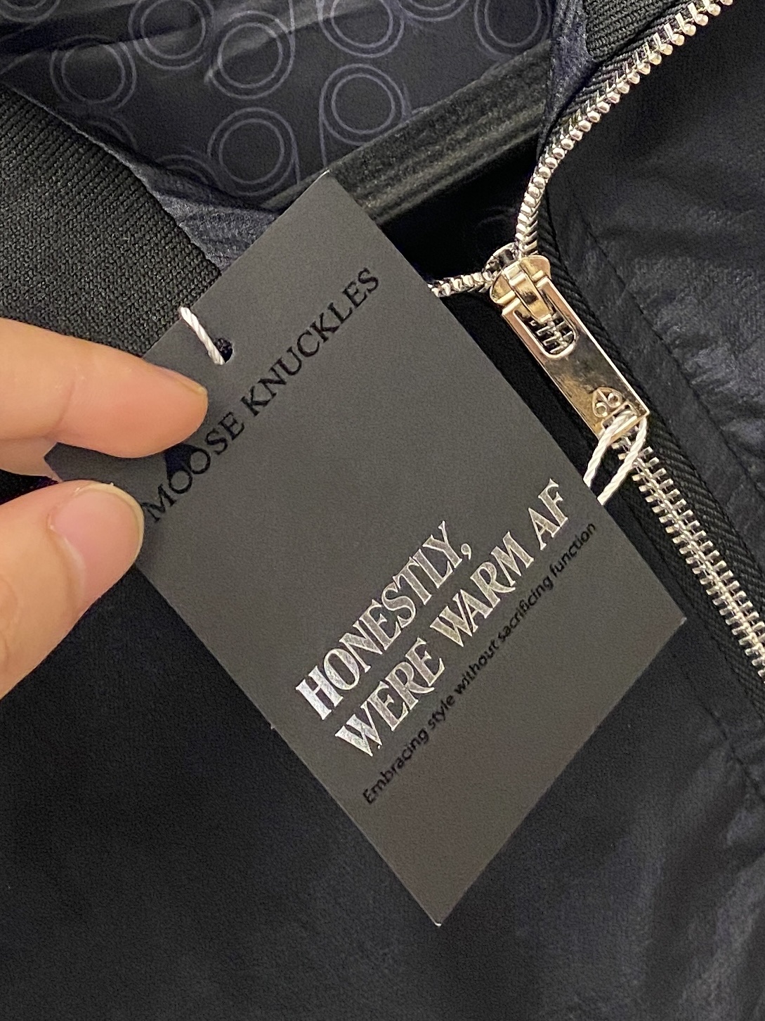 Moose Knuckles、2026新品夹克外套，时尚帅气，简约百搭款，胸前刺绣装饰图案logo，定制