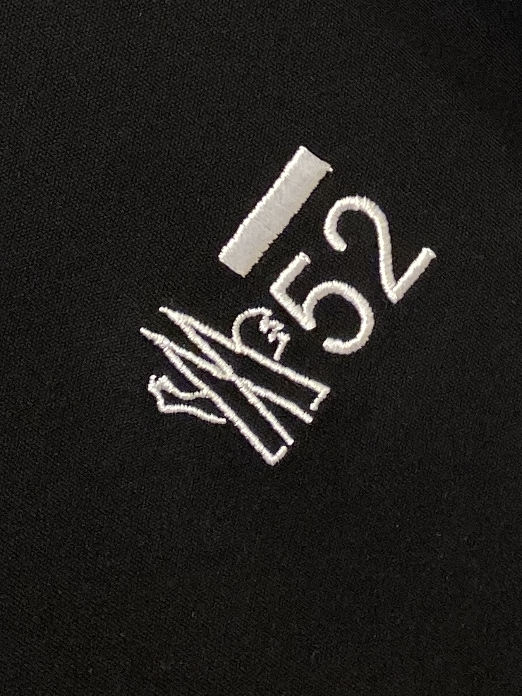 蒙口、2026新品短袖T恤，帅气时尚，胸前精致刺绣图案字母logo，简约百搭款。面料棉 不仅挺括，保持潮