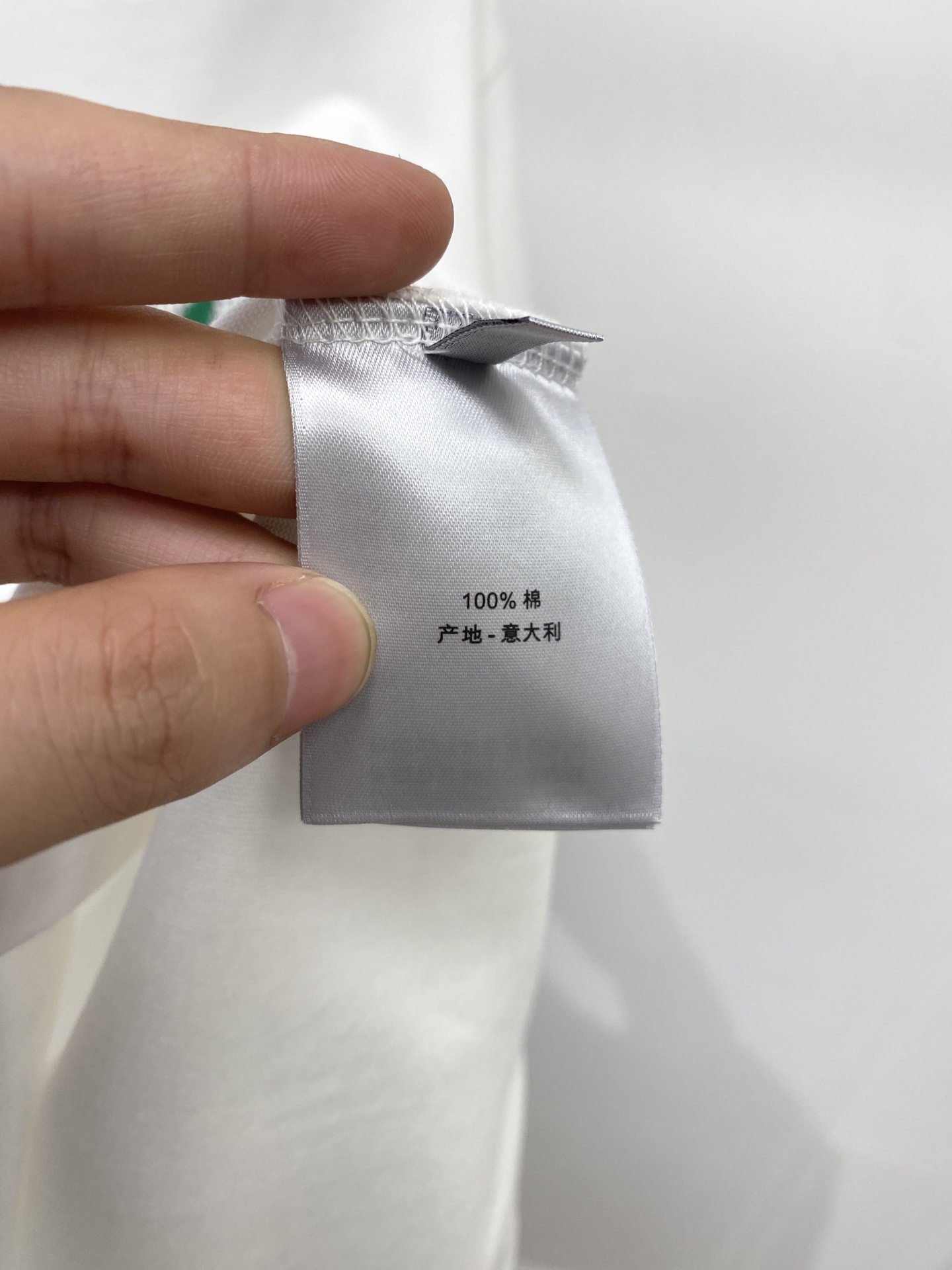 迪奥、2026新品短袖T恤，帅气时尚，胸前精致刺绣字母logo，简约百搭款。面料棉 不仅挺括，保持潮流的