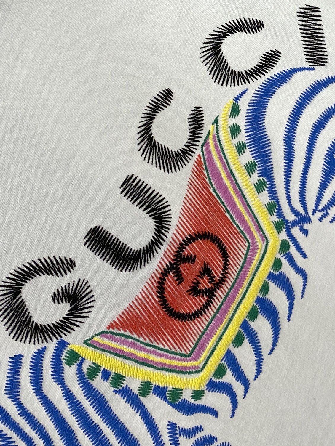 古奇、2026新品短袖T恤，帅气时尚，胸前顶级印花图案字母logo，简约百搭款。面料棉 不仅挺括，保持潮