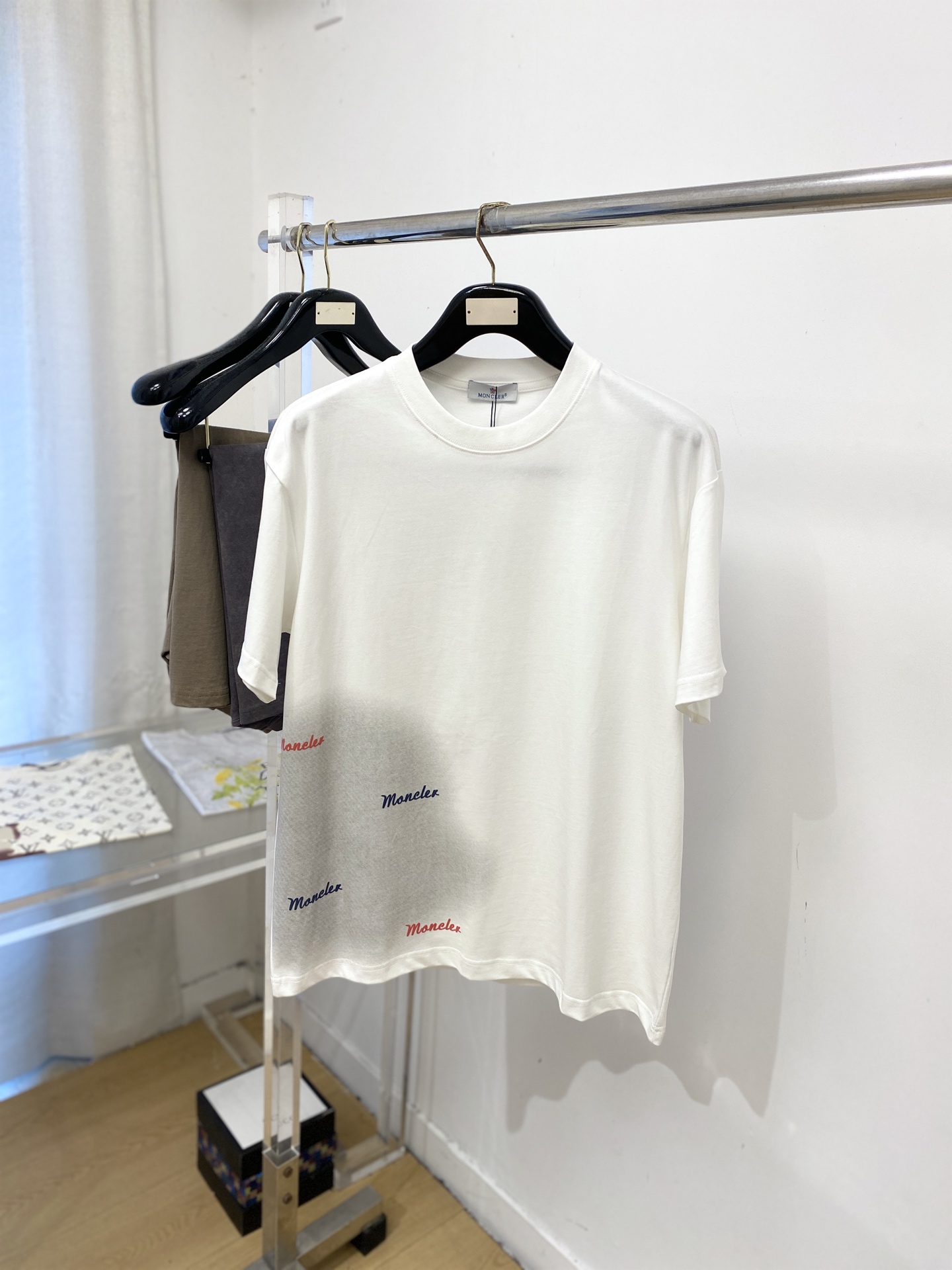 蒙口、2026新品短袖T恤，帅气时尚，衣下顶级印花图案字母logo，简约百搭款。面料棉 不仅挺括，保持潮