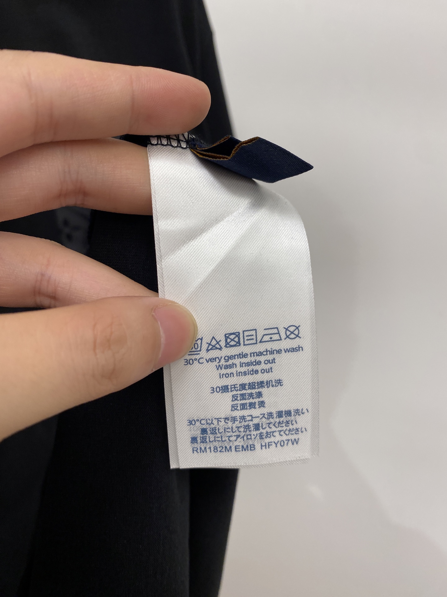 路易威登、2026新品短袖T恤，帅气时尚，衣下顶级印花图案字母logo，简约百搭款。面料棉 不仅挺括，保
